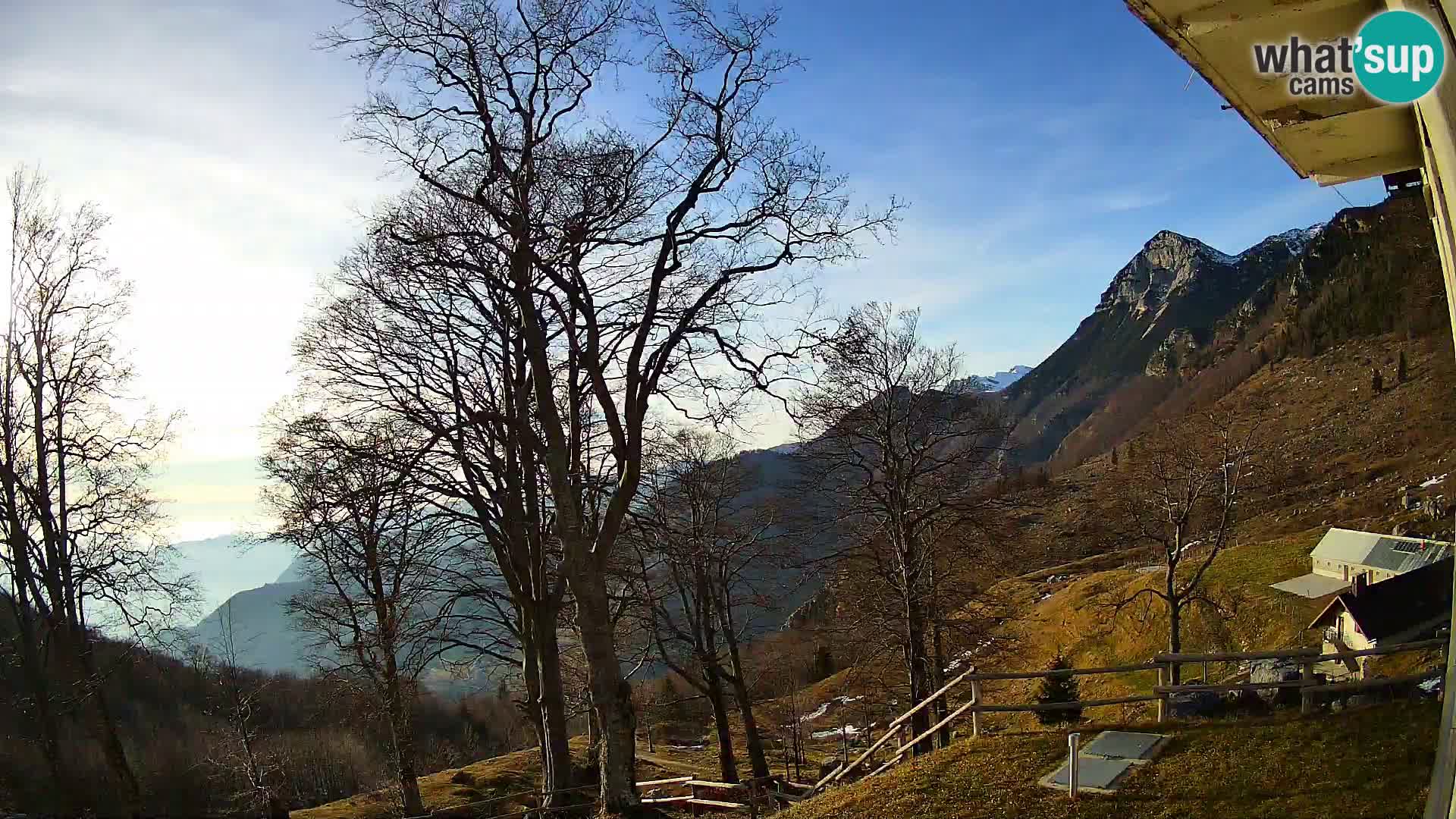 Planina Razor Mountain Hut live cam (1315) | view to Tolminski Migovec