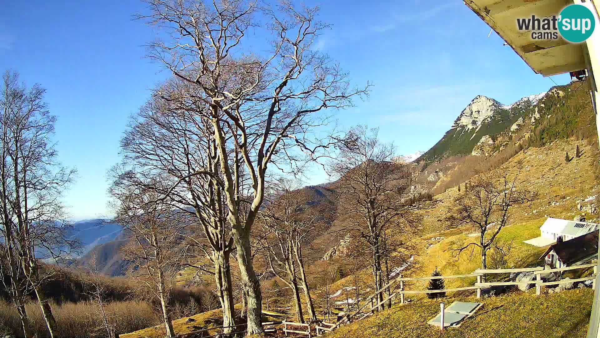 Planina Razor Bergütte Webcam (1315) | Blick auf Tolminski Migovec