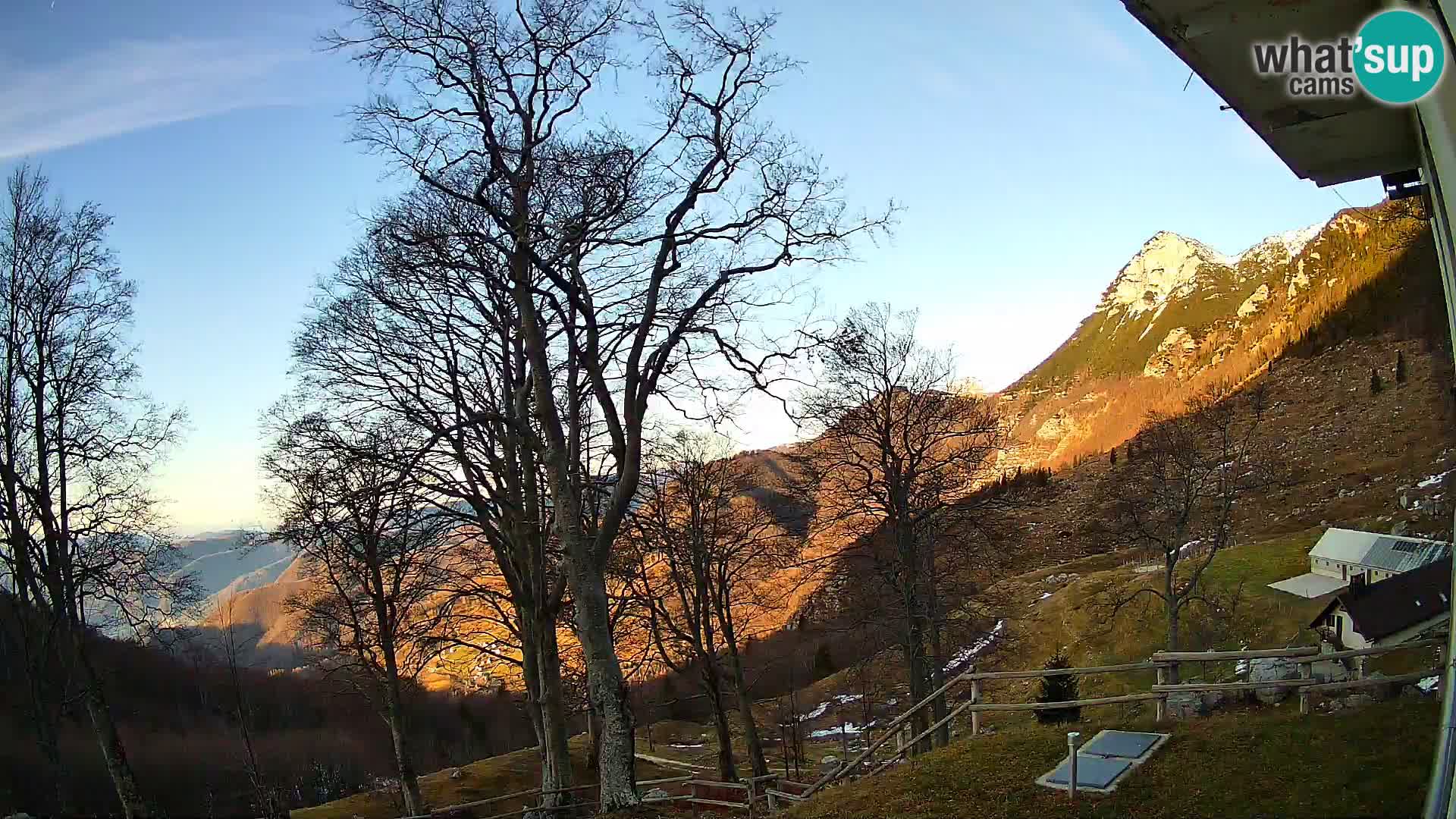 Planina Razor Mountain Hut live cam (1315) | view to Tolminski Migovec