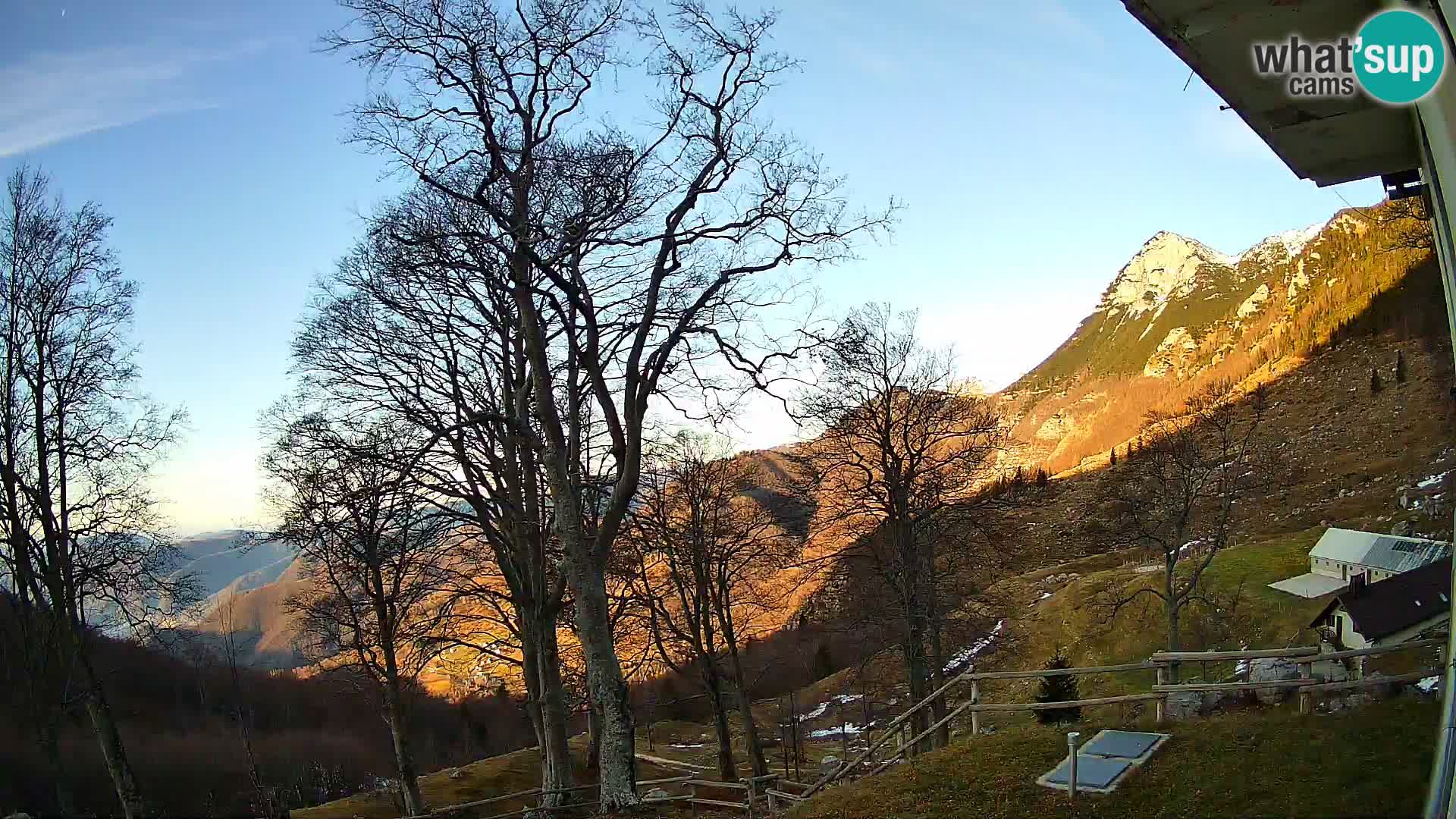 Baita di montagna Planina Razor webcam (1315) | vista su Tolminski Migovec