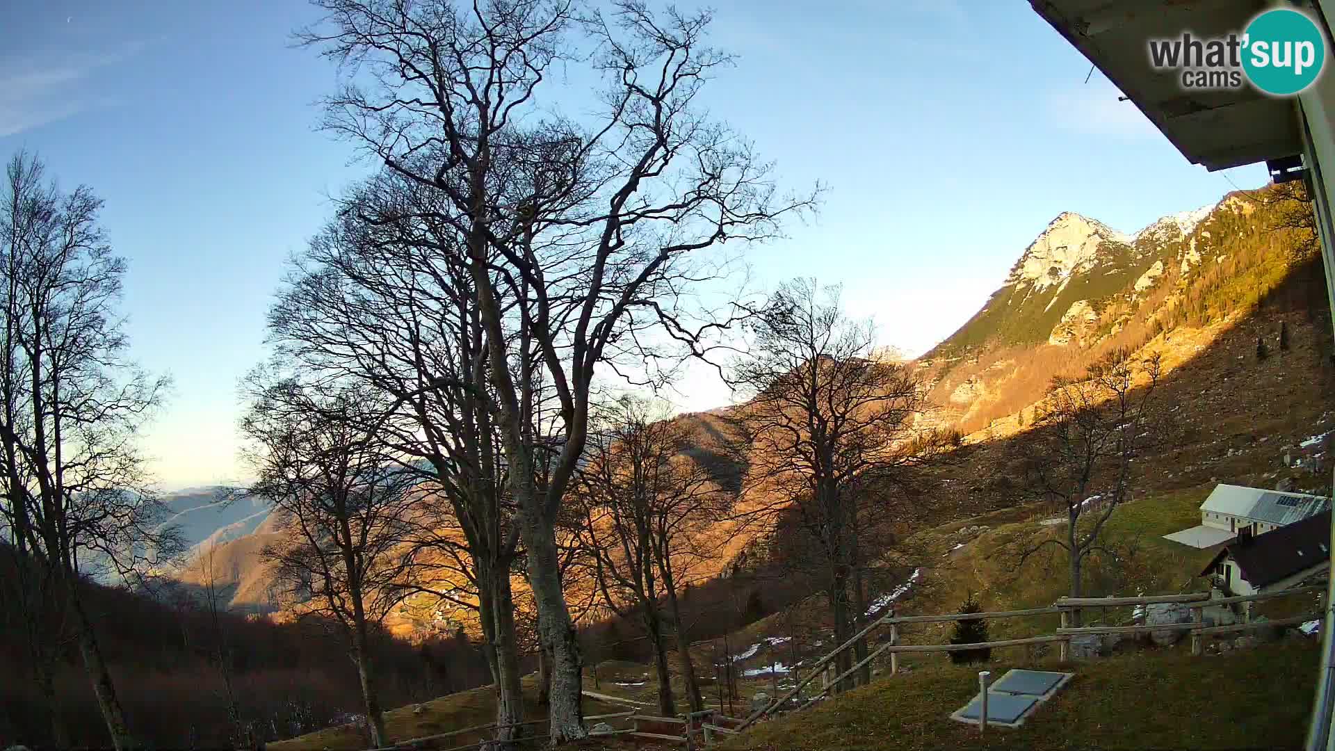 Planina Razor Bergütte Webcam (1315) | Blick auf Tolminski Migovec
