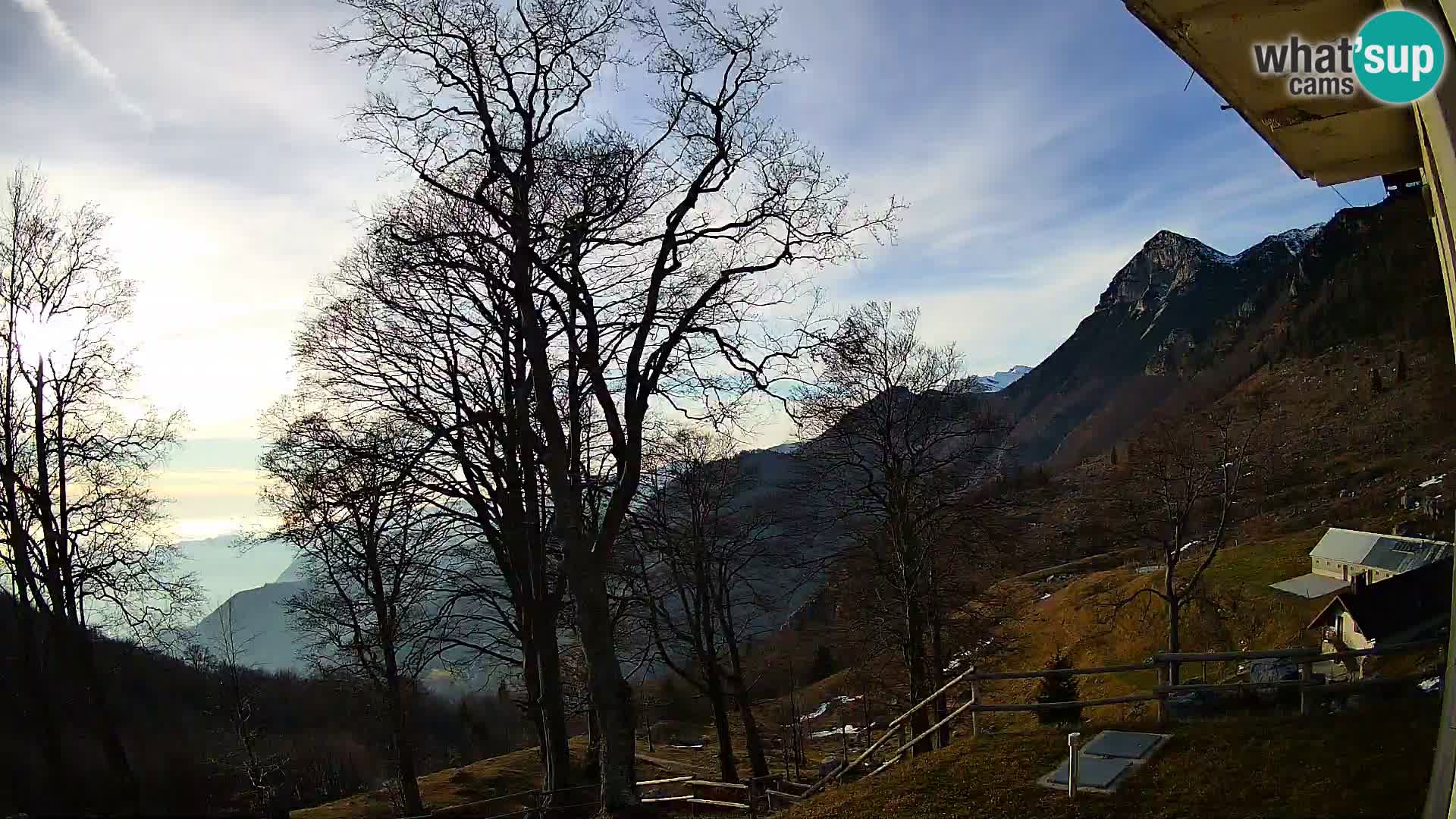 Baita di montagna Planina Razor webcam (1315) | vista su Tolminski Migovec