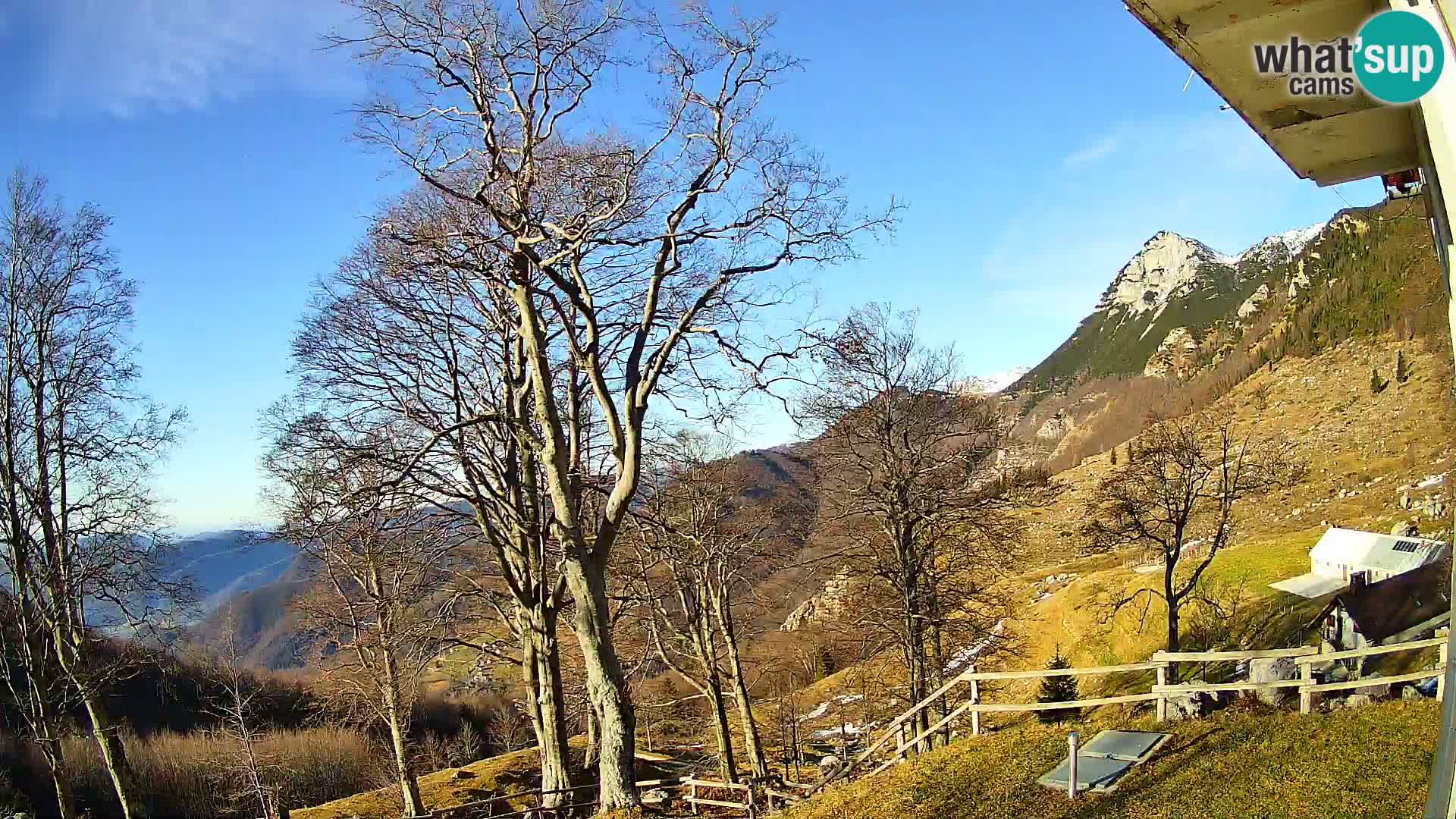 Baita di montagna Planina Razor webcam (1315) | vista su Tolminski Migovec