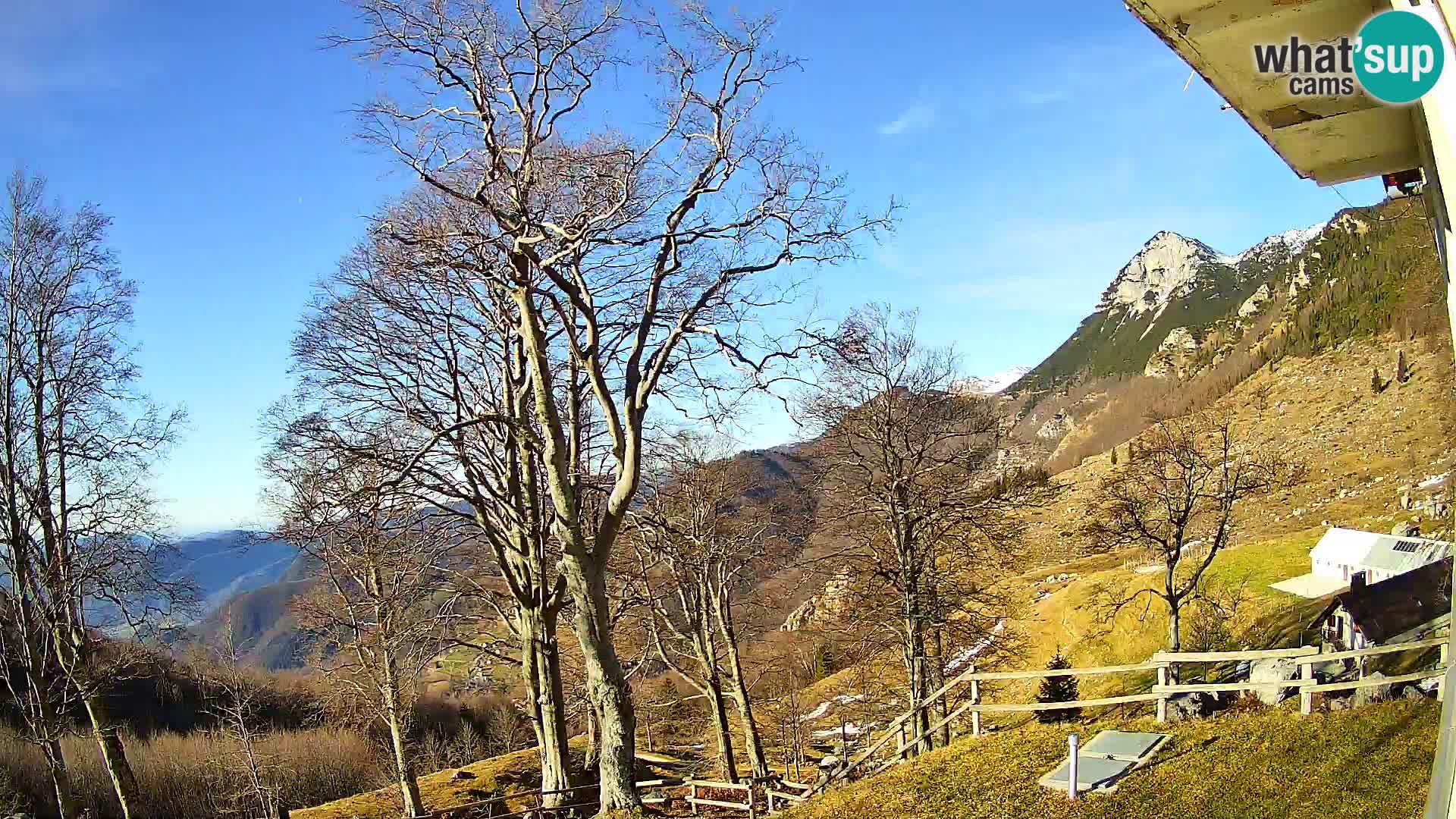 Planina Razor Mountain Hut live cam (1315) | view to Tolminski Migovec