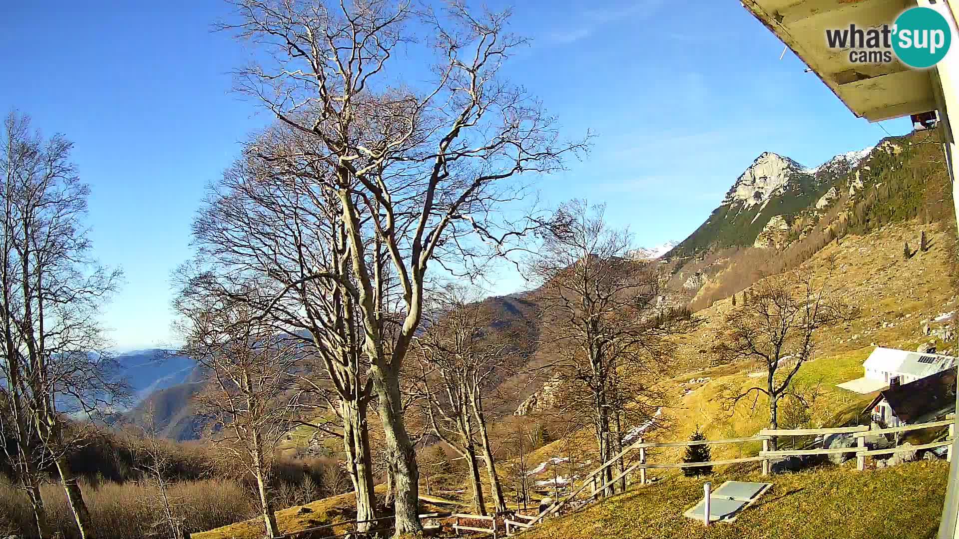 Planina Razor Bergütte Webcam (1315) | Blick auf Tolminski Migovec