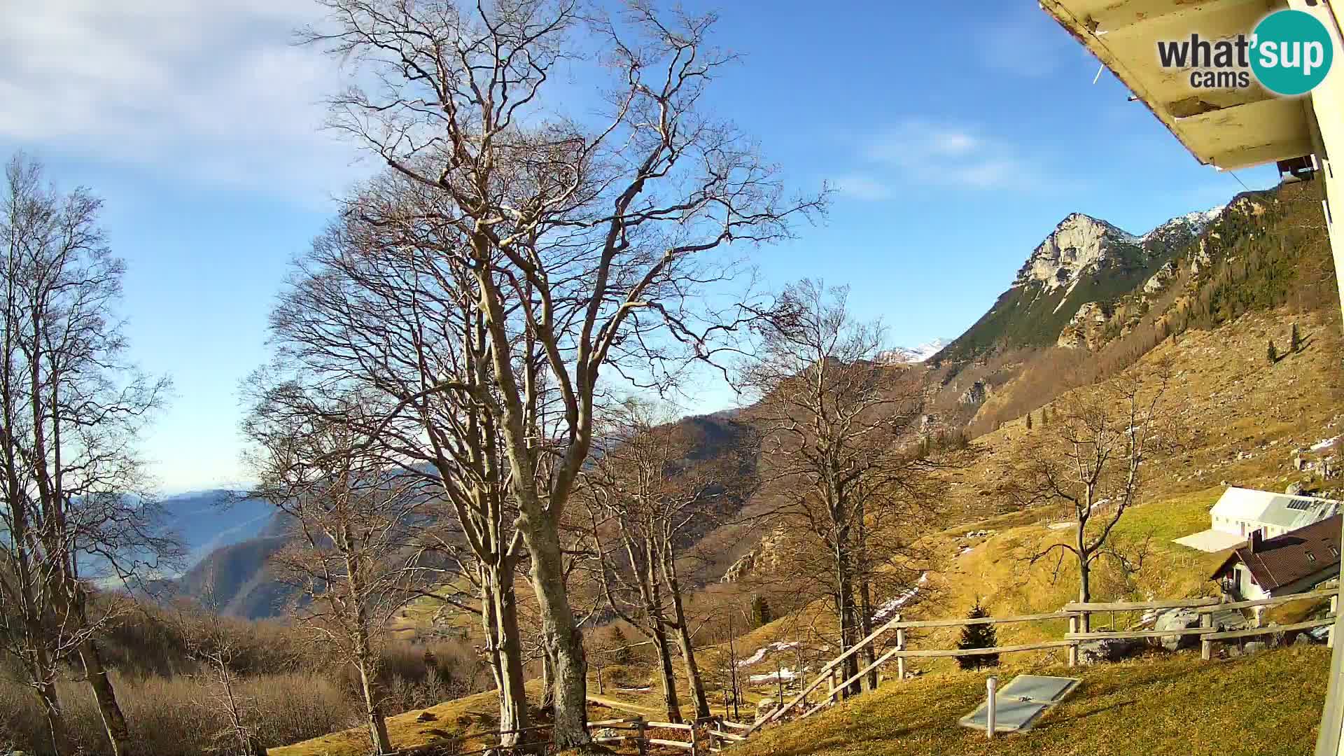 Baita di montagna Planina Razor webcam (1315) | vista su Tolminski Migovec
