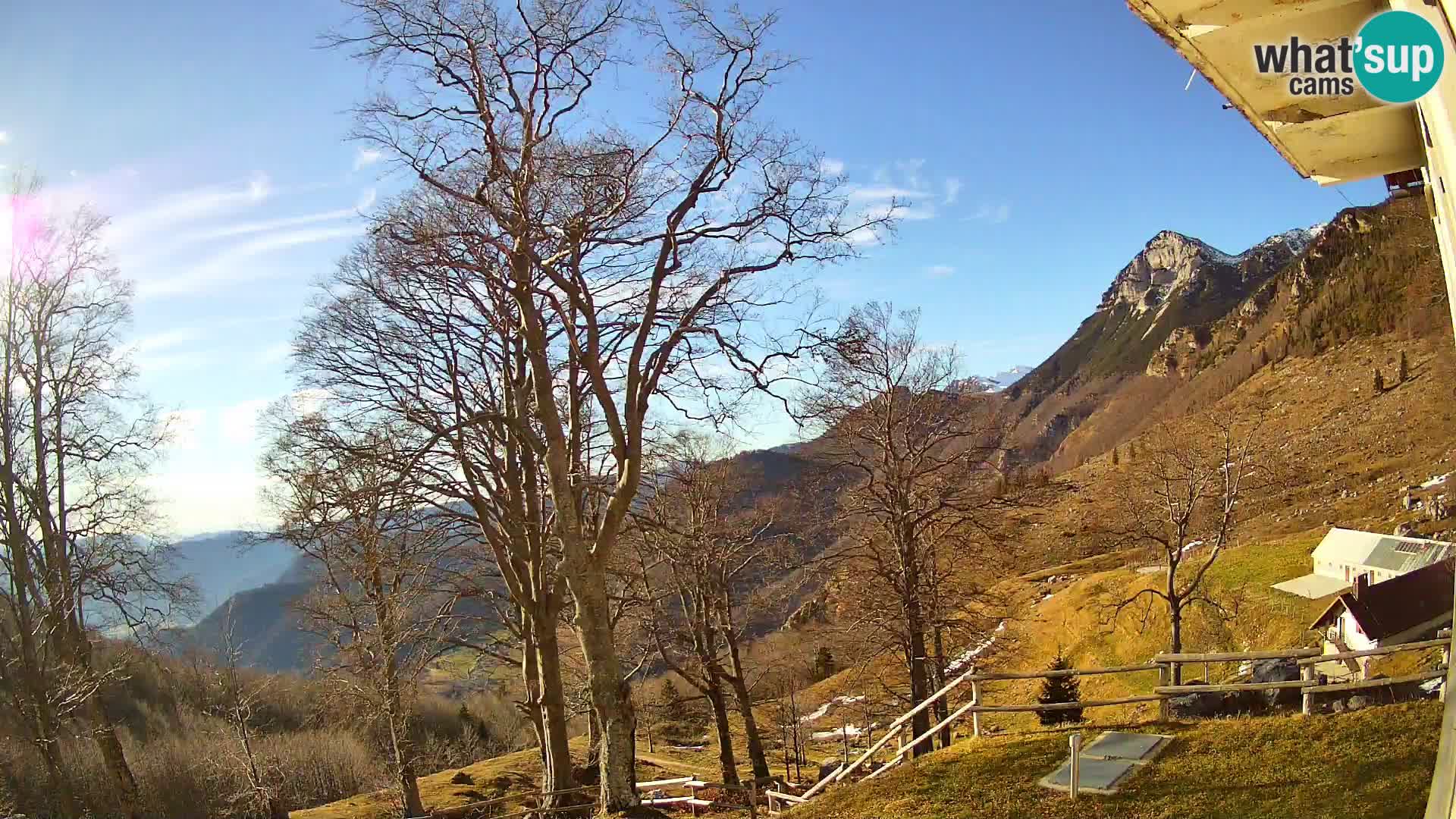 Baita di montagna Planina Razor webcam (1315) | vista su Tolminski Migovec