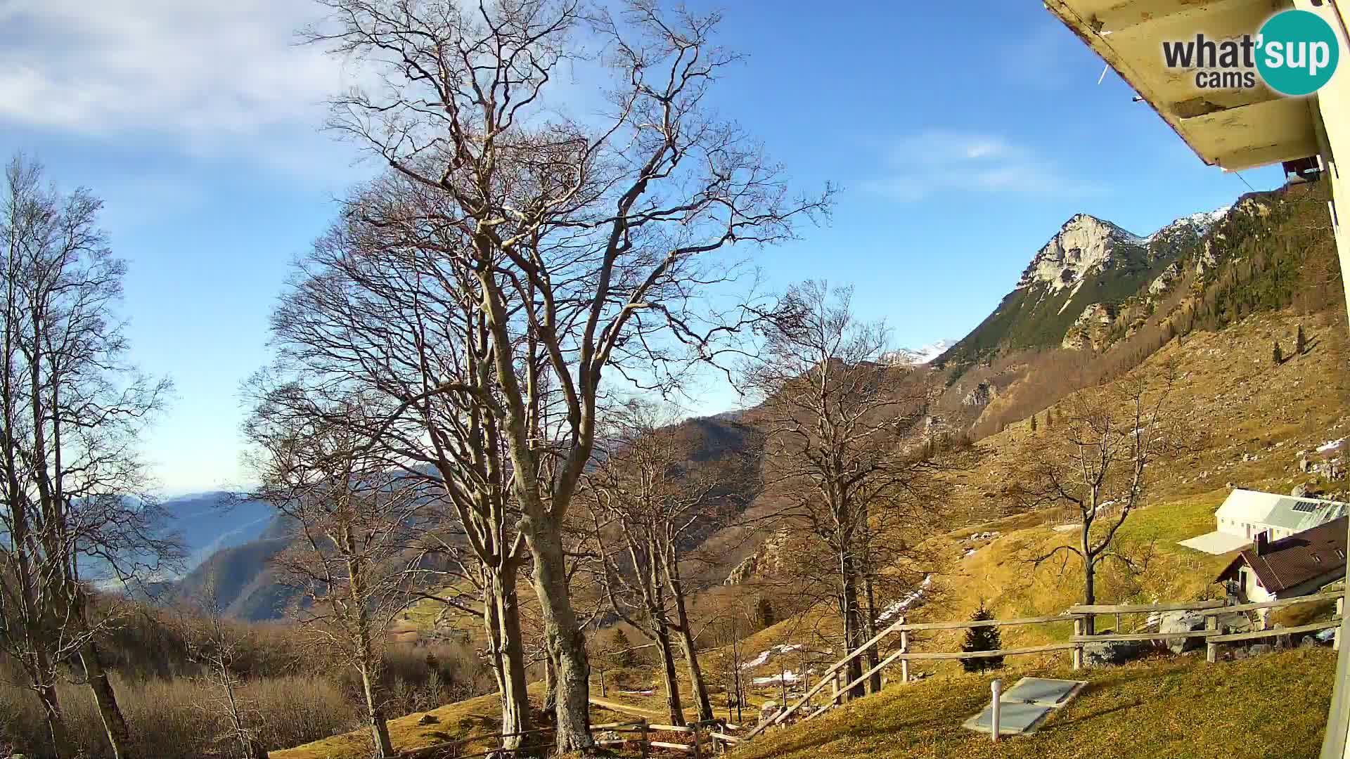 Baita di montagna Planina Razor webcam (1315) | vista su Tolminski Migovec