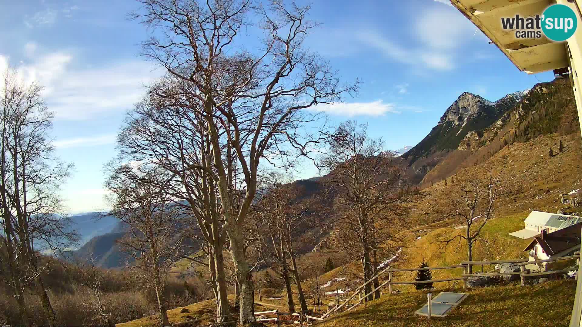 Baita di montagna Planina Razor webcam (1315) | vista su Tolminski Migovec