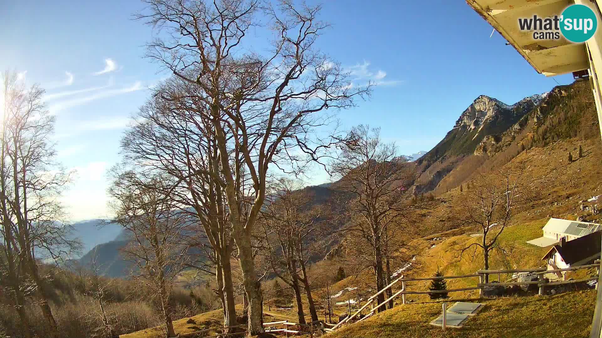 Baita di montagna Planina Razor webcam (1315) | vista su Tolminski Migovec