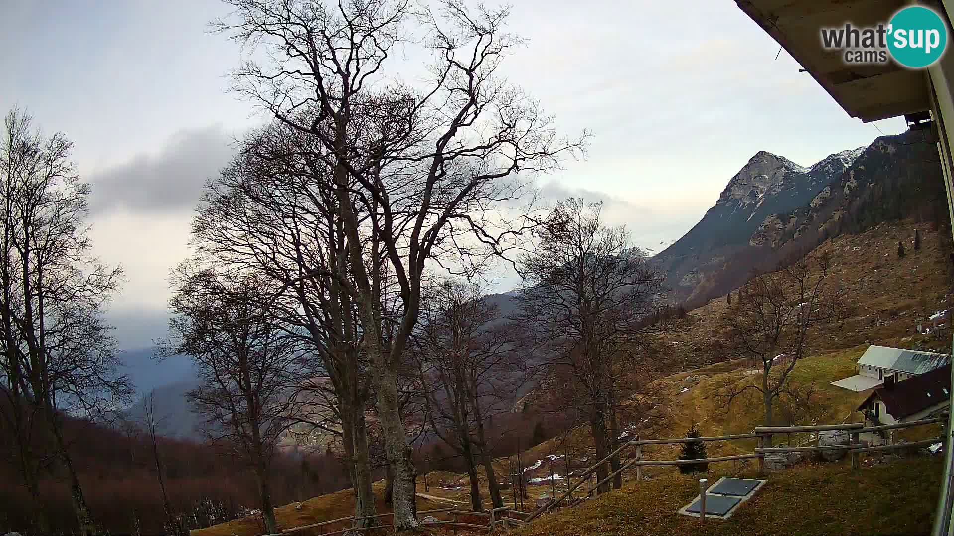 Planina Razor Mountain Hut live cam (1315) | view to Tolminski Migovec