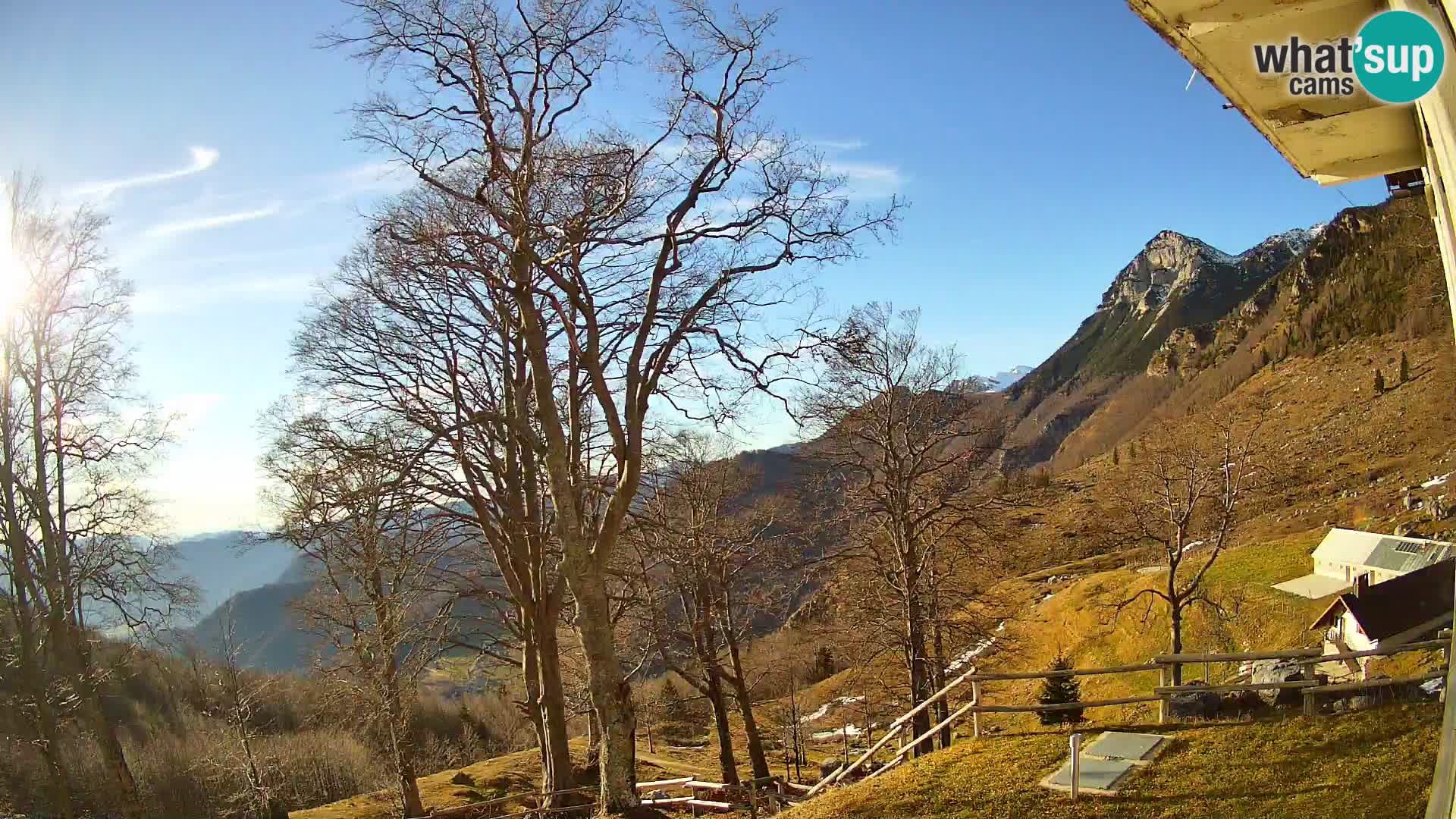 Refuge de la montagne Planina Razor caméra en direct (1315) | vue sur Tolminski Migovec