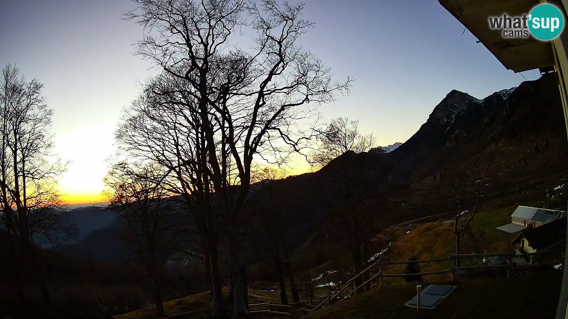 Planina Razor Bergütte Webcam (1315) | Blick auf Tolminski Migovec