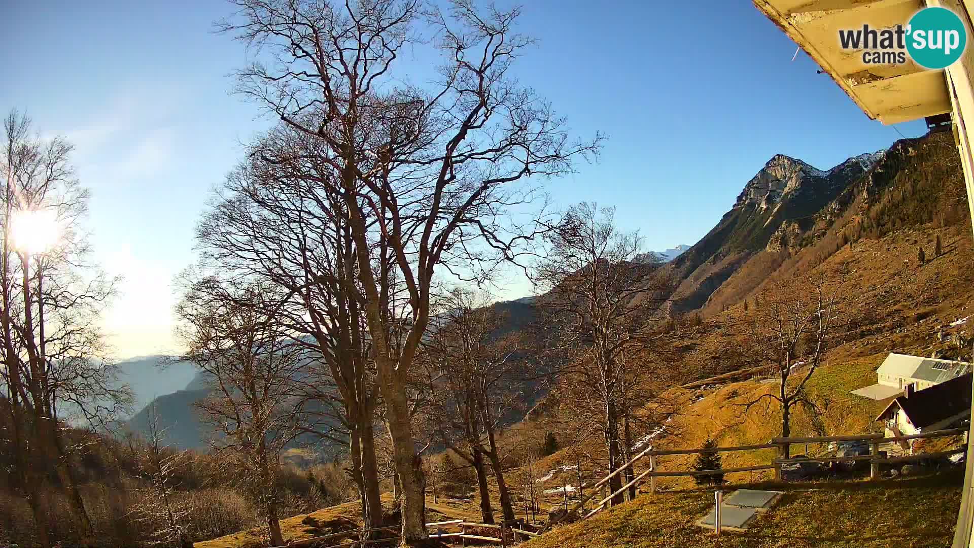 Planina Razor Bergütte Webcam (1315) | Blick auf Tolminski Migovec