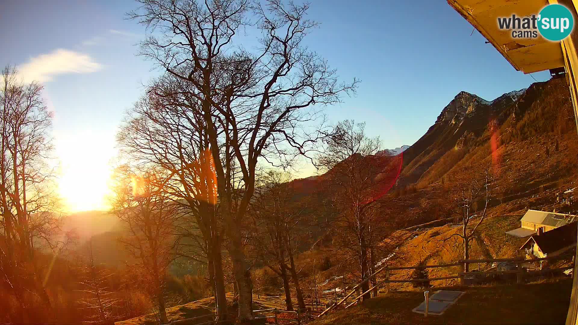 Planina Razor Bergütte Webcam (1315) | Blick auf Tolminski Migovec