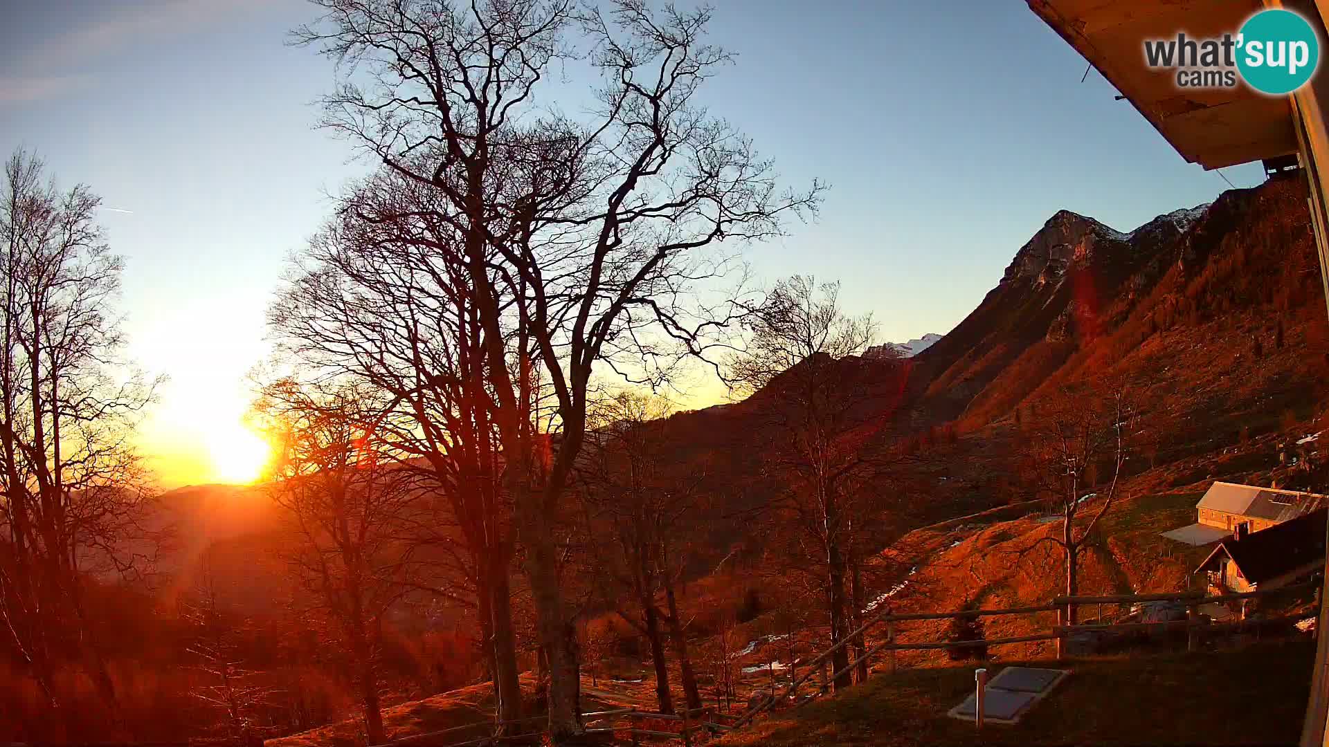 Planinarski dom na planini Razor (1315) | Pogled na Tolminski Migovec