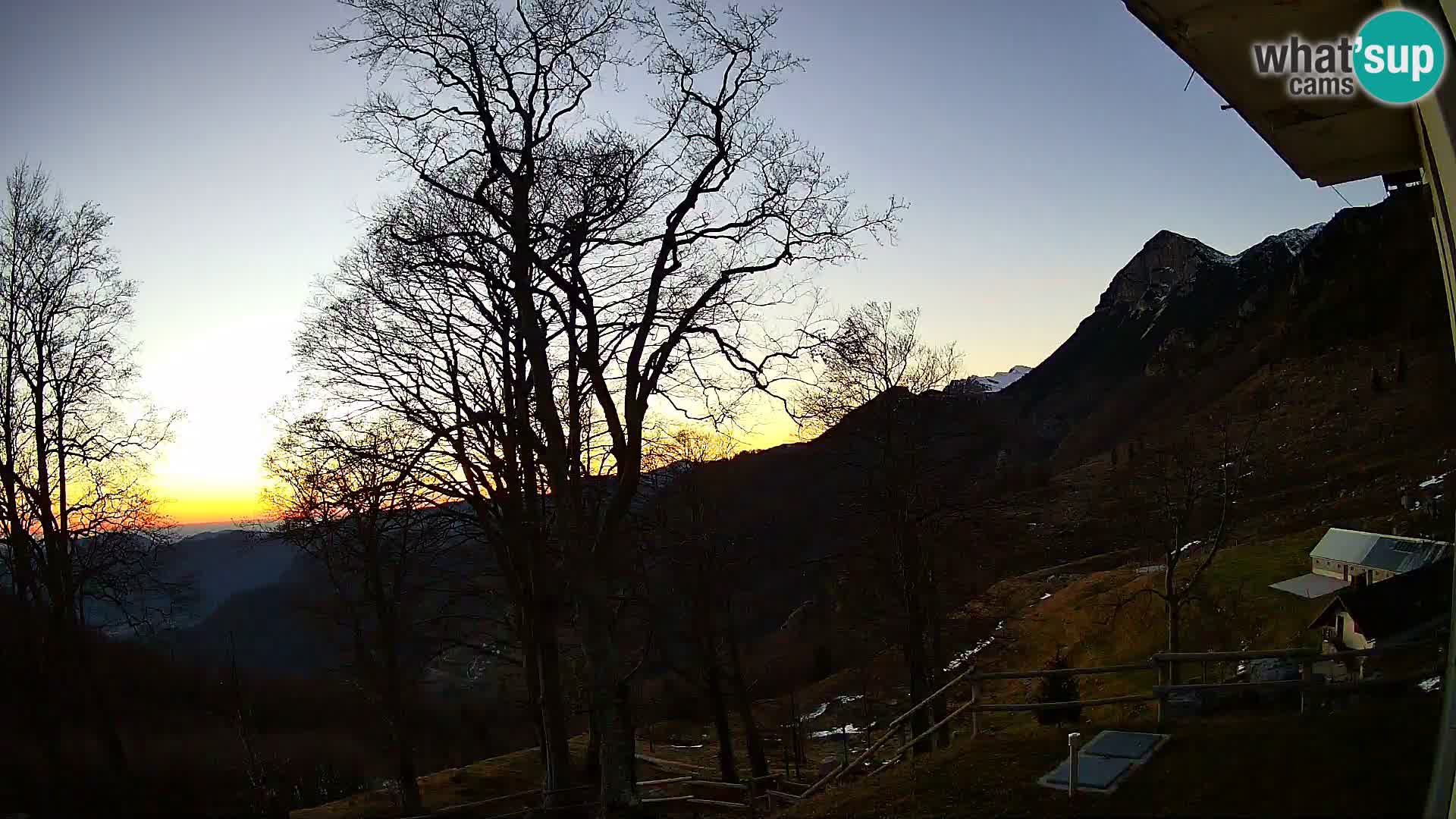 Refuge de la montagne Planina Razor caméra en direct (1315) | vue sur Tolminski Migovec