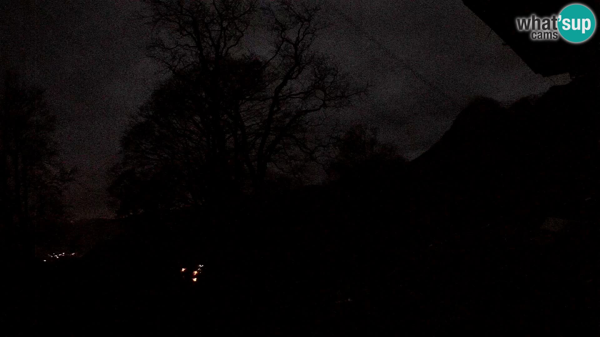 Cámara en vivo de la cabaña de montaña Planina Razor (1315) | vista hacia Tolminski Migovec