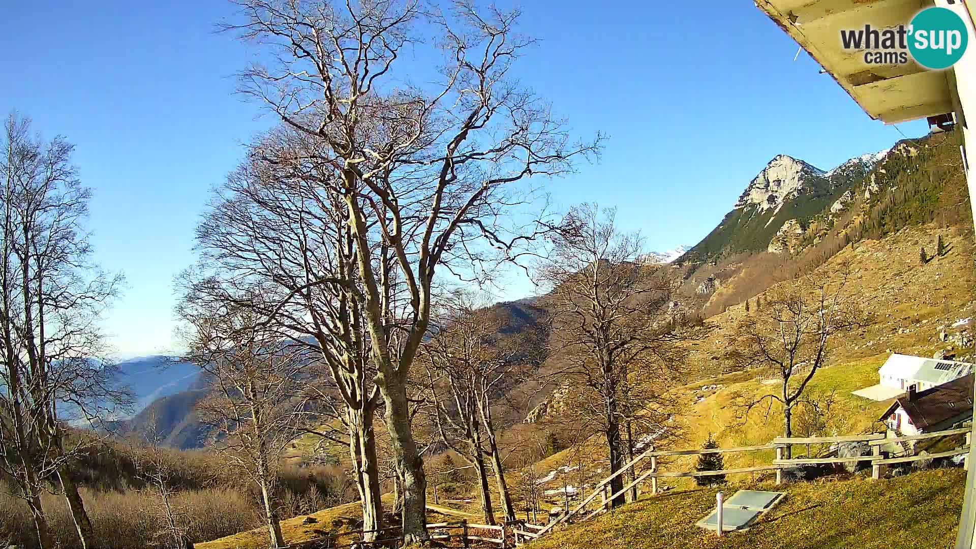 Planina Razor Mountain Hut live cam (1315) | view to Tolminski Migovec