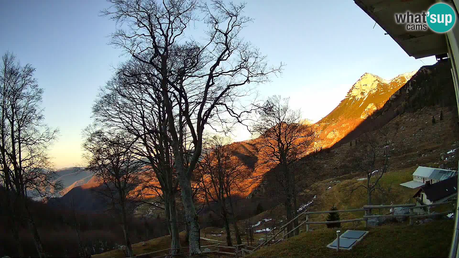 Planina Razor Mountain Hut live cam (1315) | view to Tolminski Migovec