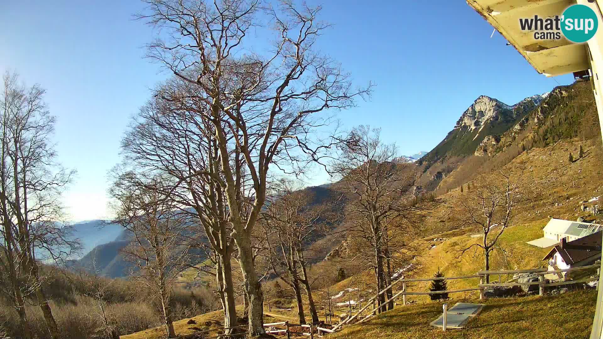 Planina Razor Bergütte Webcam (1315) | Blick auf Tolminski Migovec