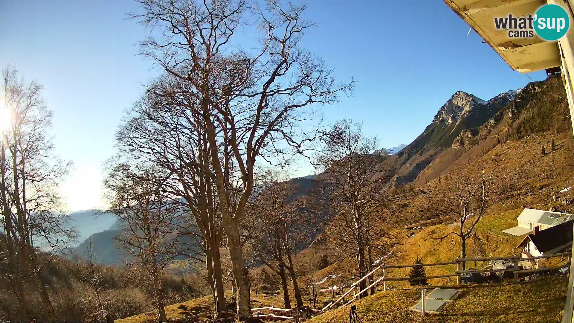 Baita di montagna Planina Razor webcam (1315) | vista su Tolminski Migovec