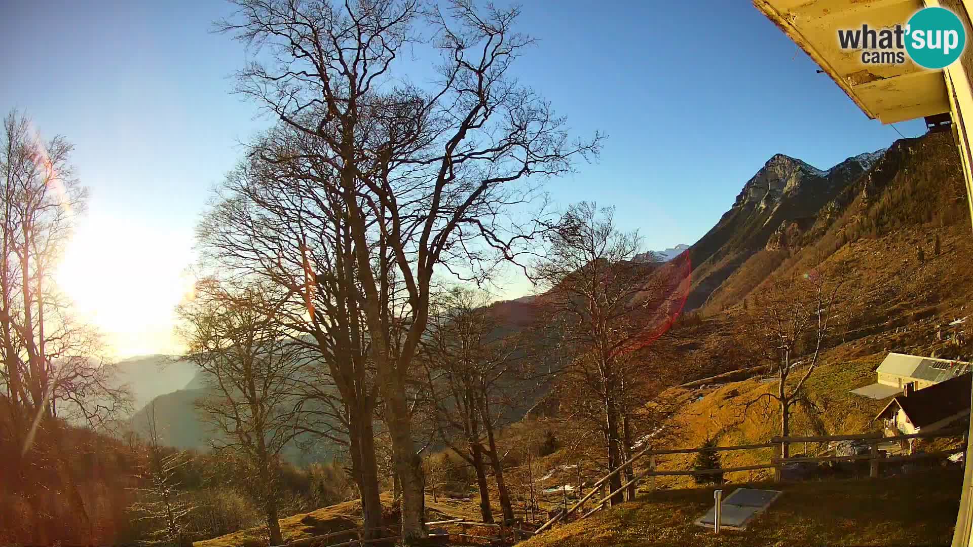 Planina Razor Bergütte Webcam (1315) | Blick auf Tolminski Migovec