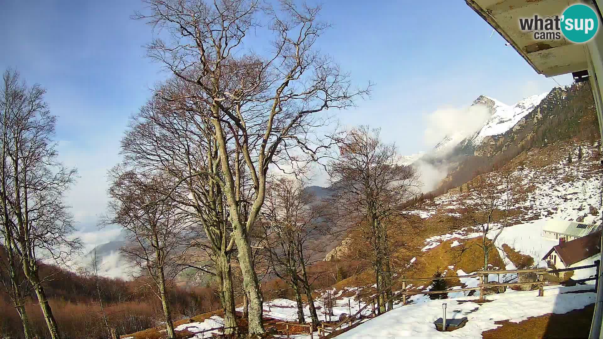 Planinarski dom na planini Razor (1315) | Pogled na Tolminski Migovec