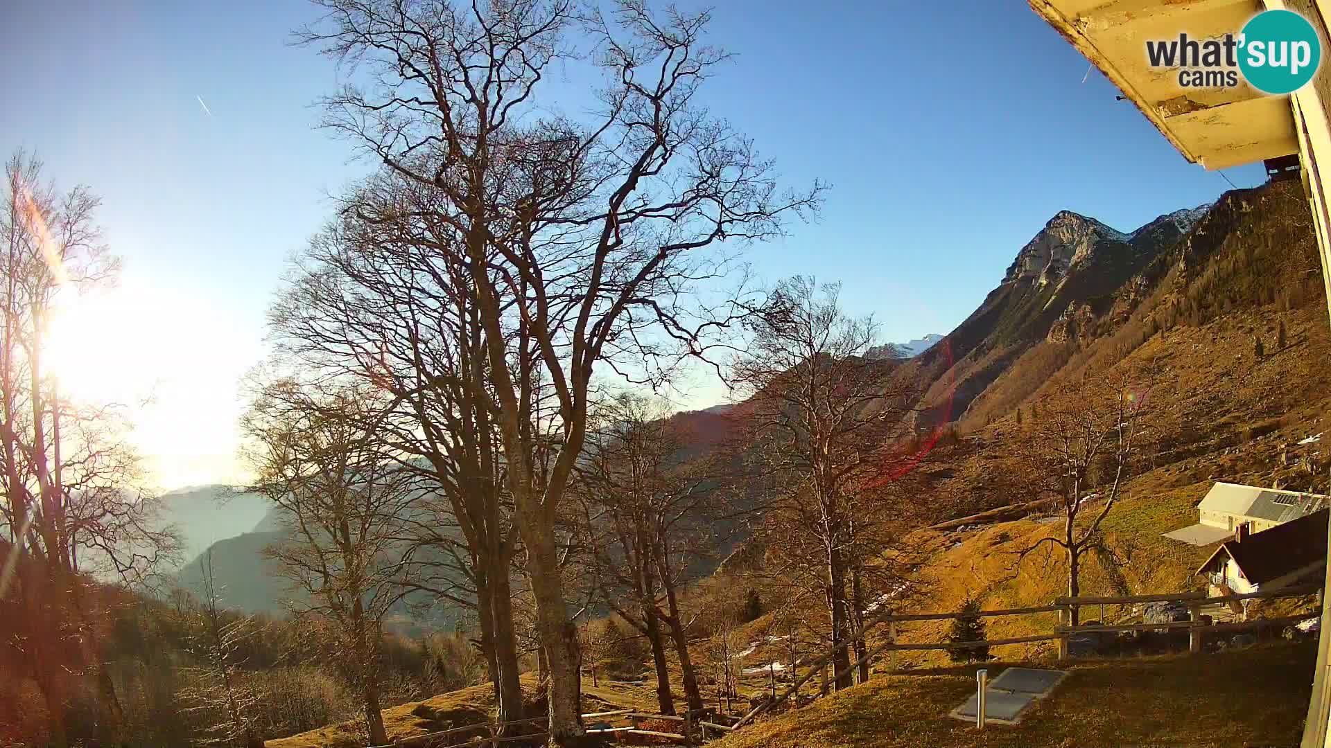 Planina Razor Mountain Hut live cam (1315) | view to Tolminski Migovec