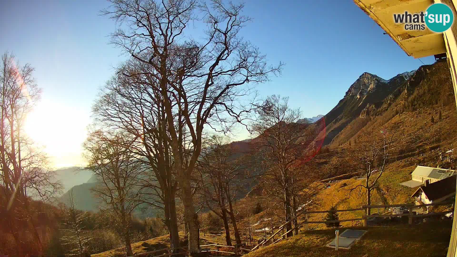Refuge de la montagne Planina Razor caméra en direct (1315) | vue sur Tolminski Migovec