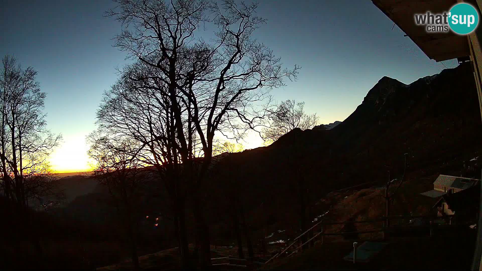 Planina Razor Bergütte Webcam (1315) | Blick auf Tolminski Migovec