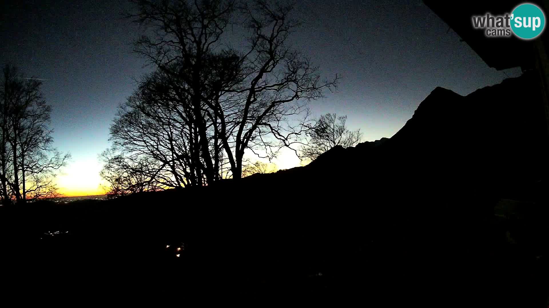 Koča na Planini Razor spletna kamera (1315) | Pogled na Tolminski Migovec