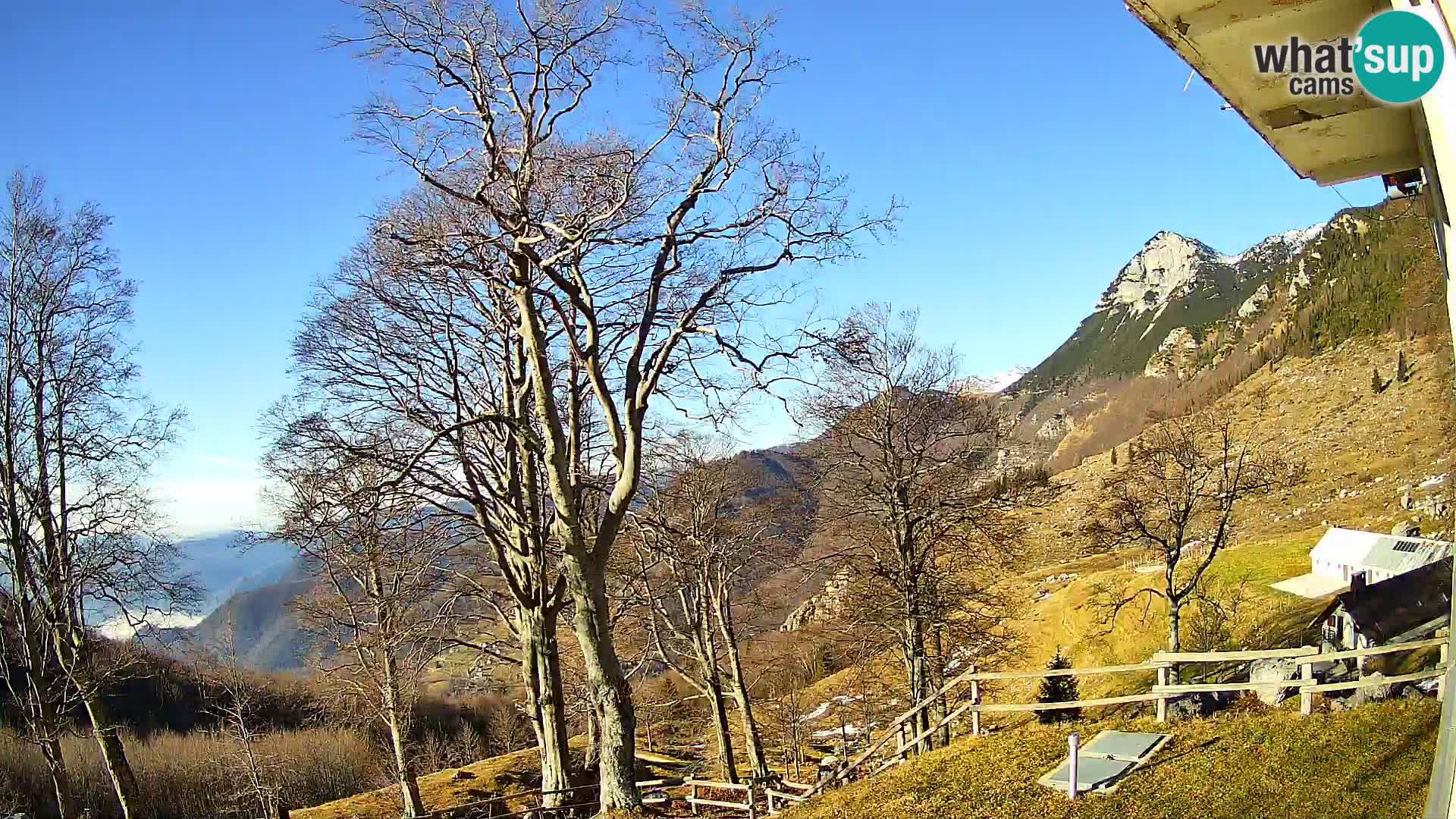Refuge de la montagne Planina Razor caméra en direct (1315) | vue sur Tolminski Migovec