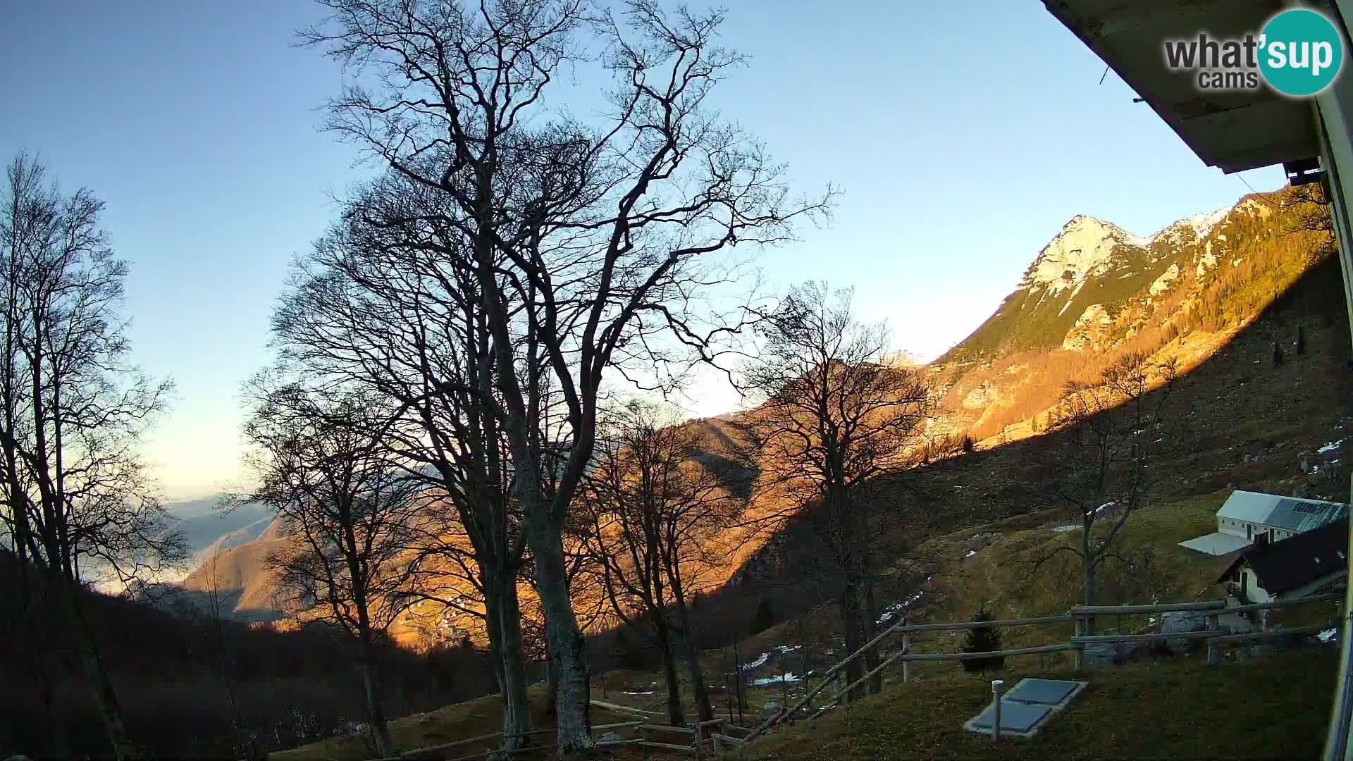 Planina Razor Bergütte Webcam (1315) | Blick auf Tolminski Migovec