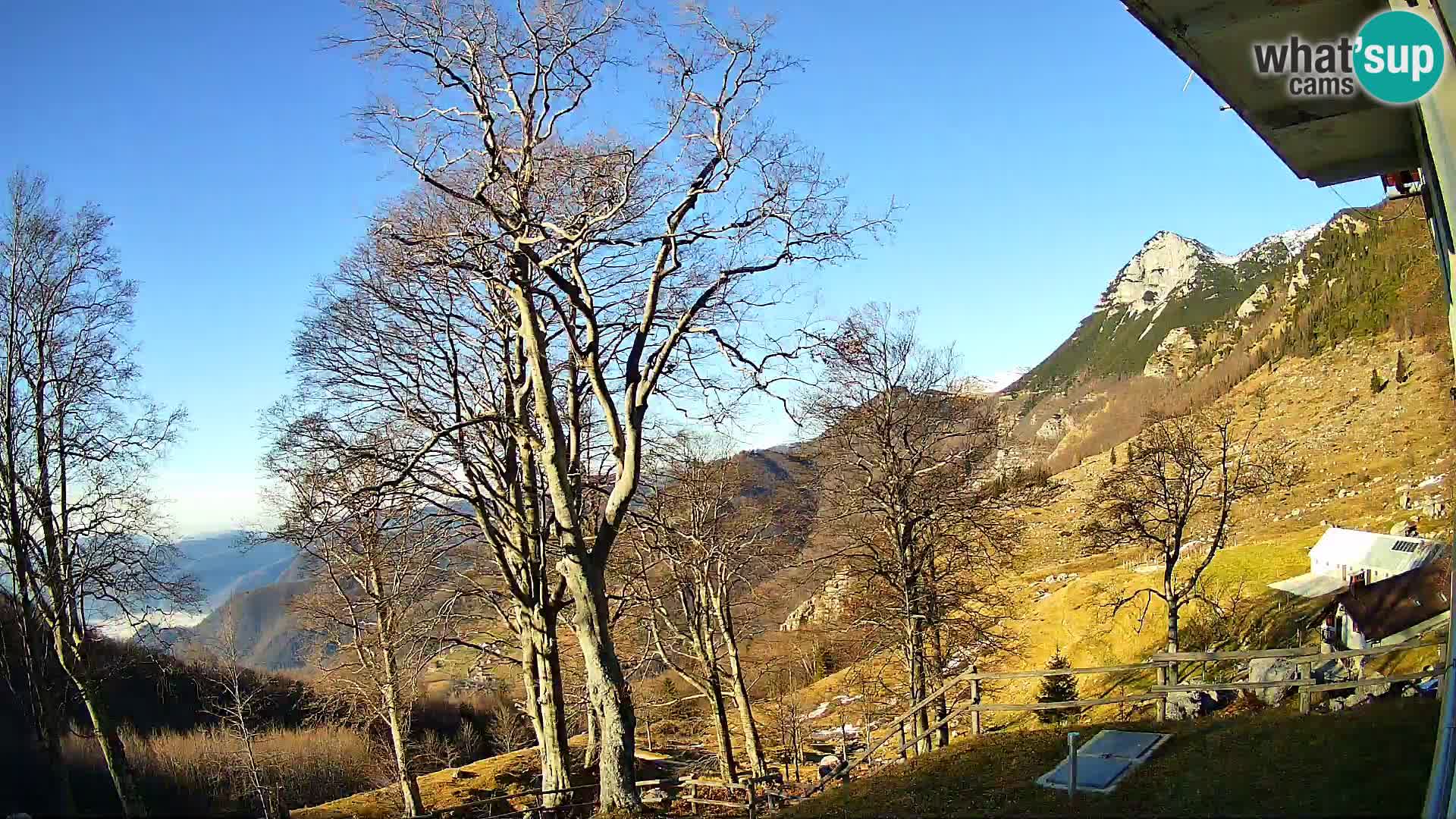 Planina Razor Mountain Hut live cam (1315) | view to Tolminski Migovec