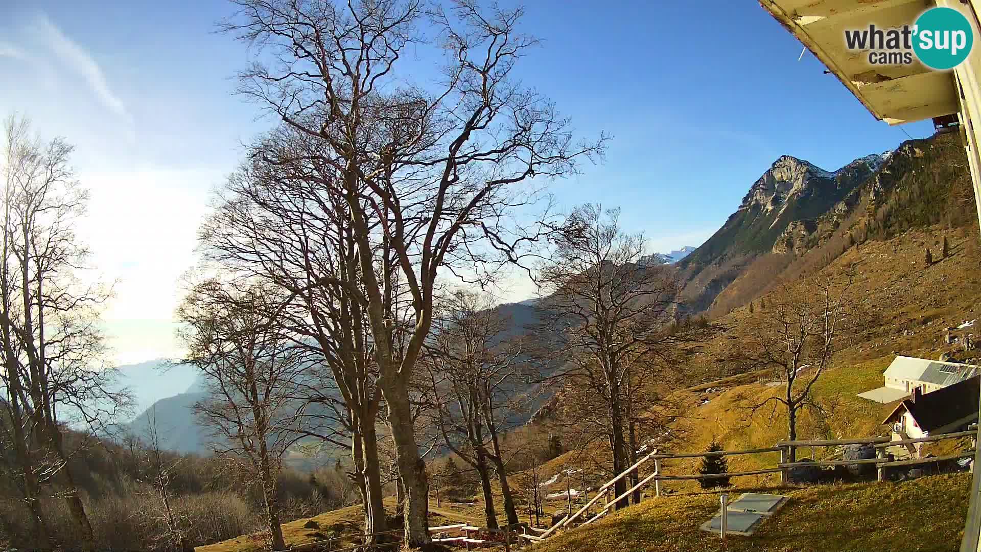 Refuge de la montagne Planina Razor caméra en direct (1315) | vue sur Tolminski Migovec