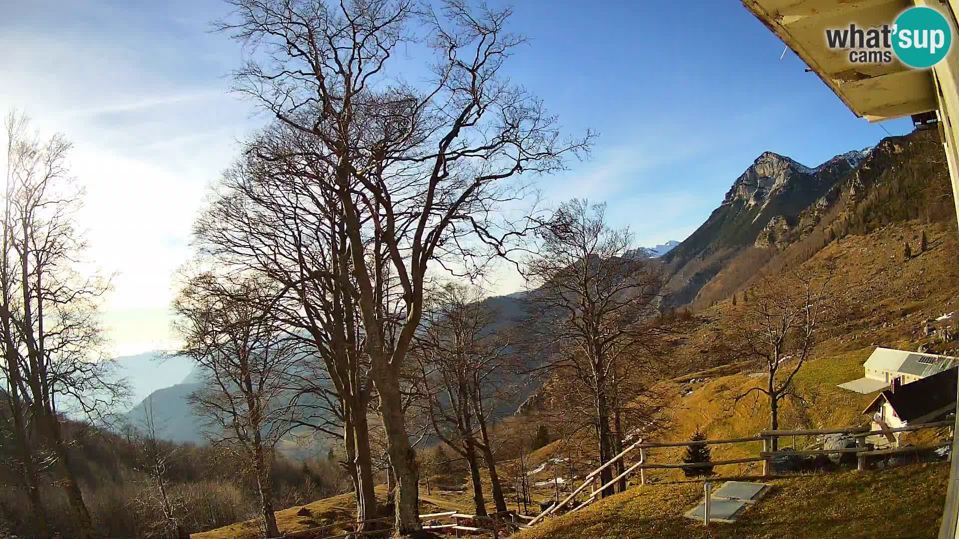 Planina Razor Mountain Hut live cam (1315) | view to Tolminski Migovec