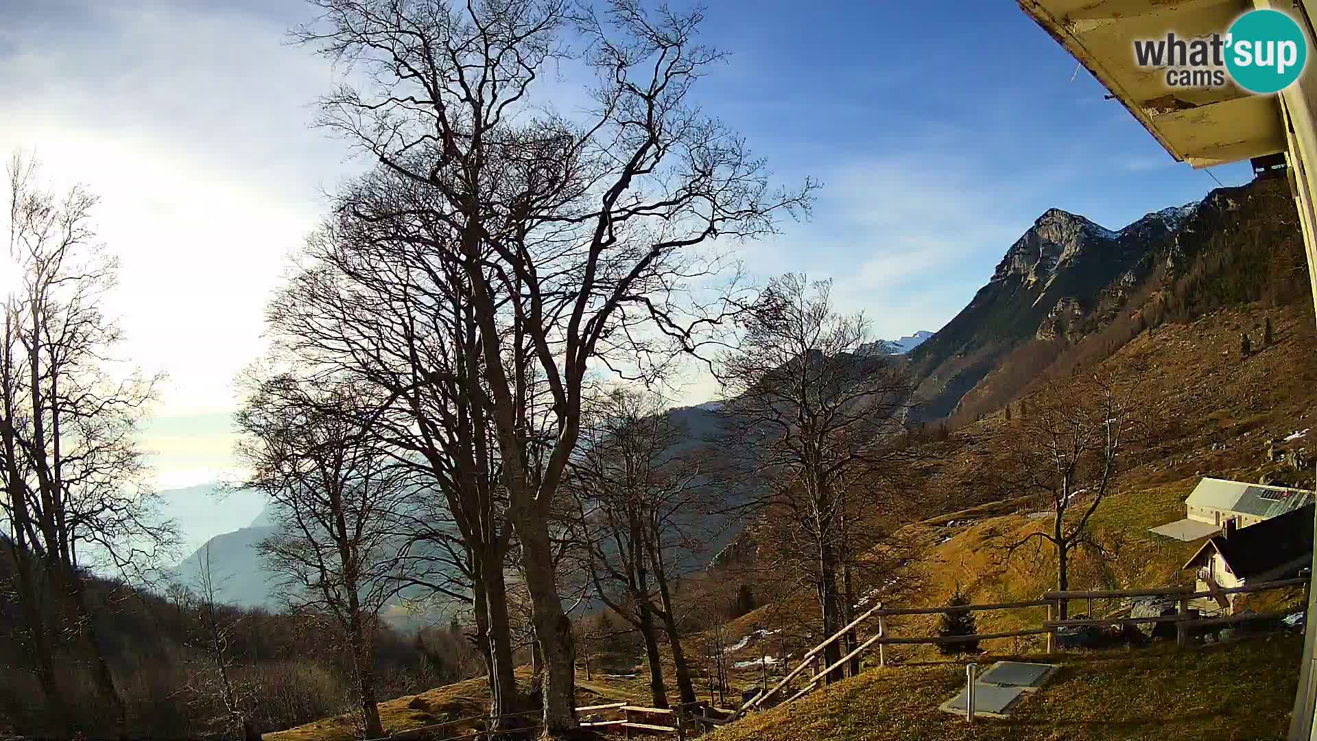 Planina Razor Bergütte Webcam (1315) | Blick auf Tolminski Migovec