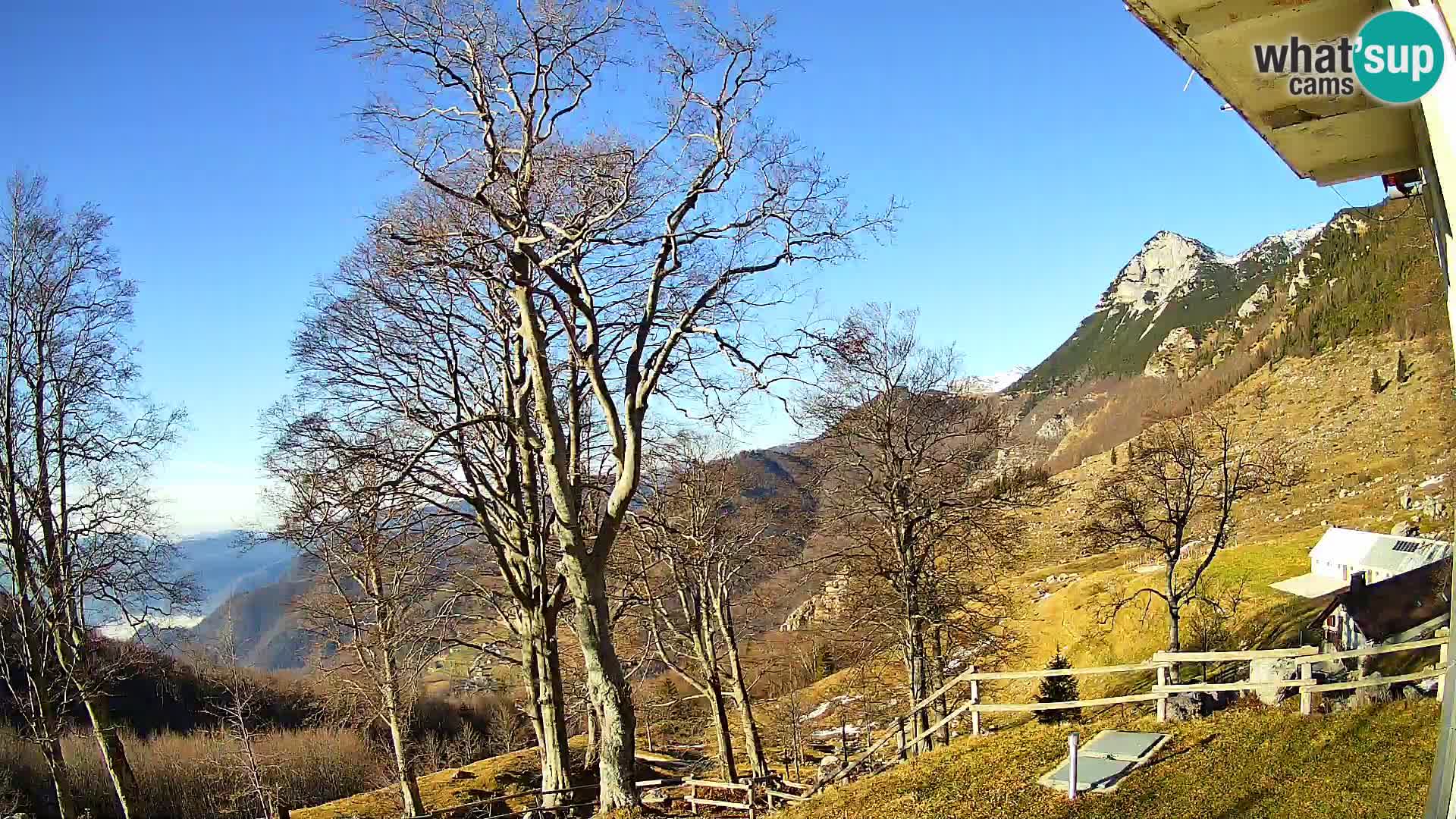 Planina Razor Mountain Hut live cam (1315) | view to Tolminski Migovec