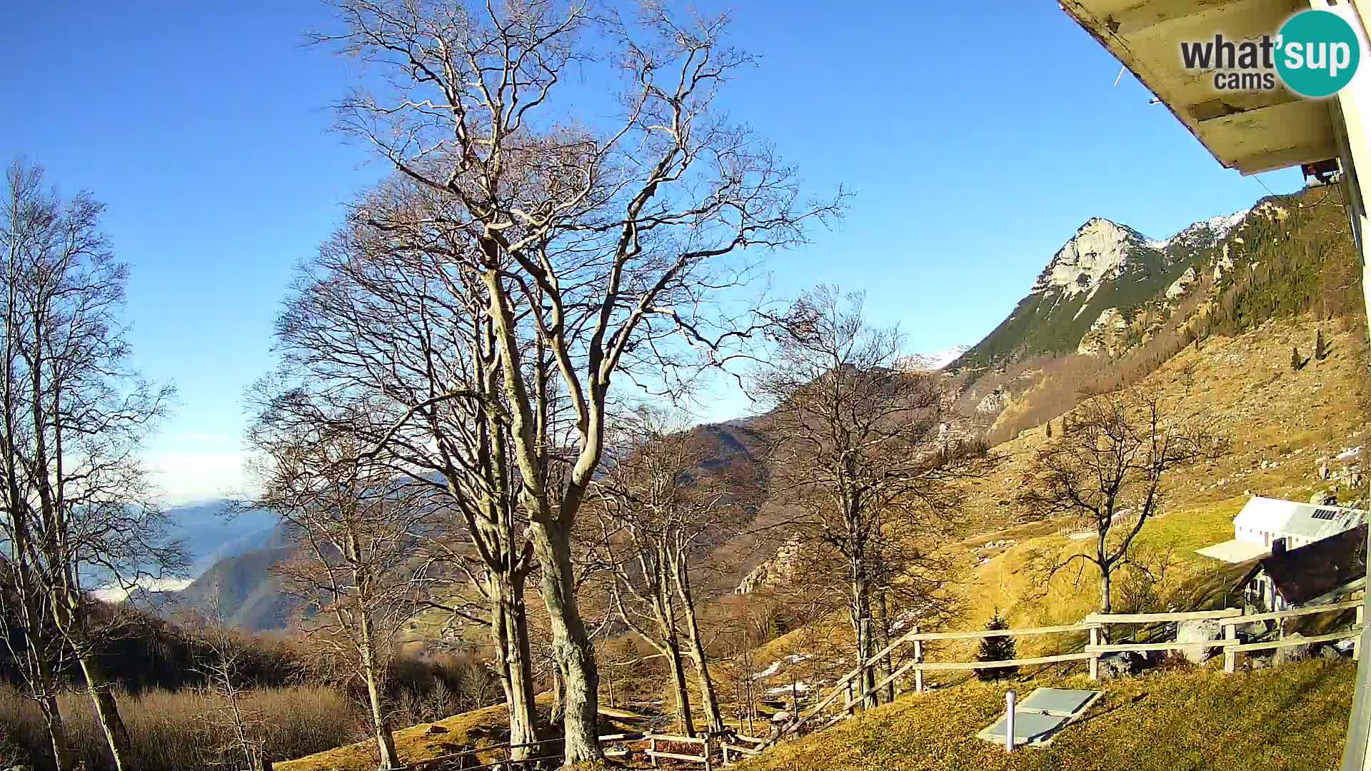 Baita di montagna Planina Razor webcam (1315) | vista su Tolminski Migovec