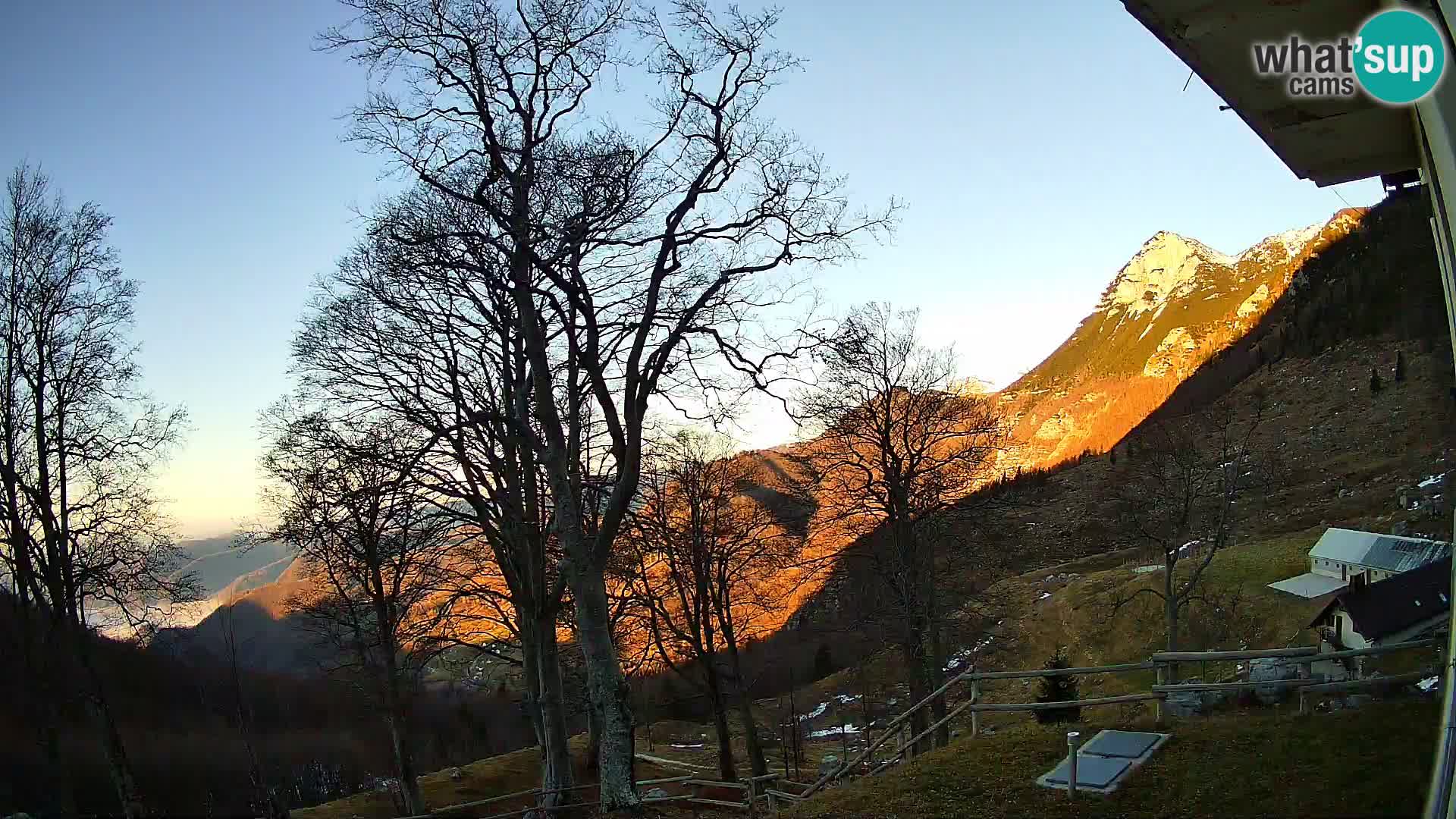 Refuge de la montagne Planina Razor caméra en direct (1315) | vue sur Tolminski Migovec