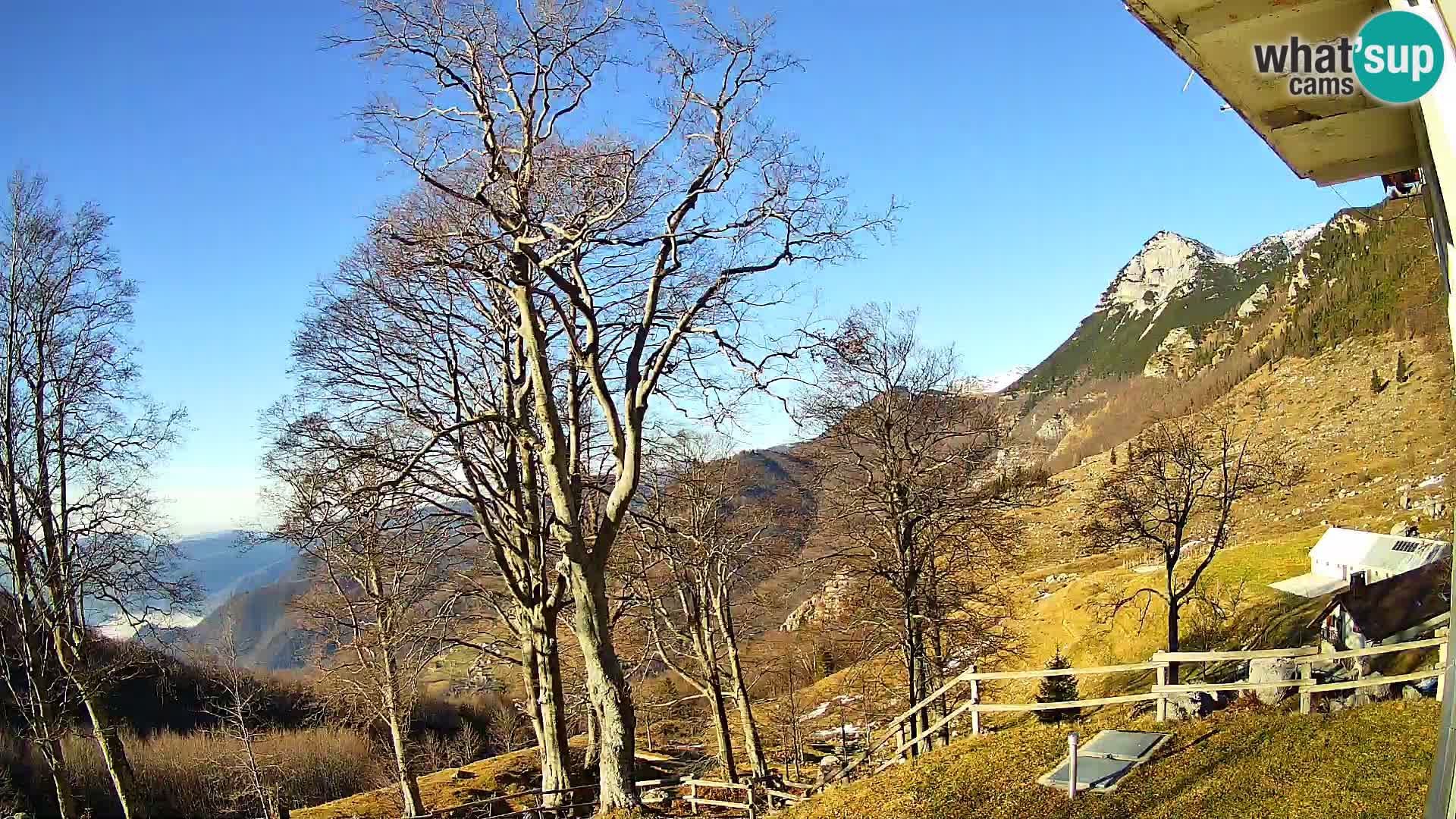 Planina Razor Mountain Hut live cam (1315) | view to Tolminski Migovec