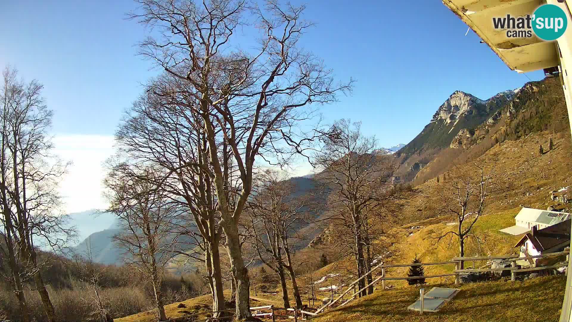 Planina Razor Bergütte Webcam (1315) | Blick auf Tolminski Migovec