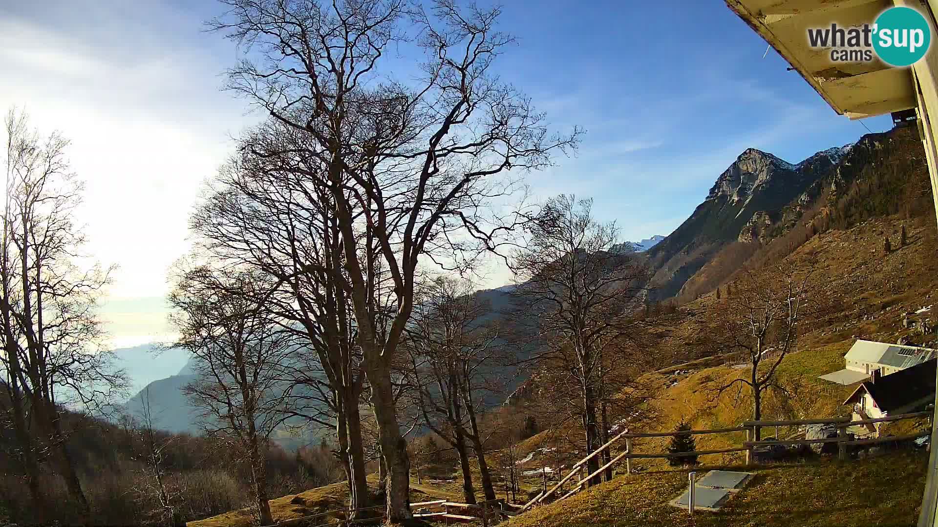 Planina Razor Mountain Hut live cam (1315) | view to Tolminski Migovec