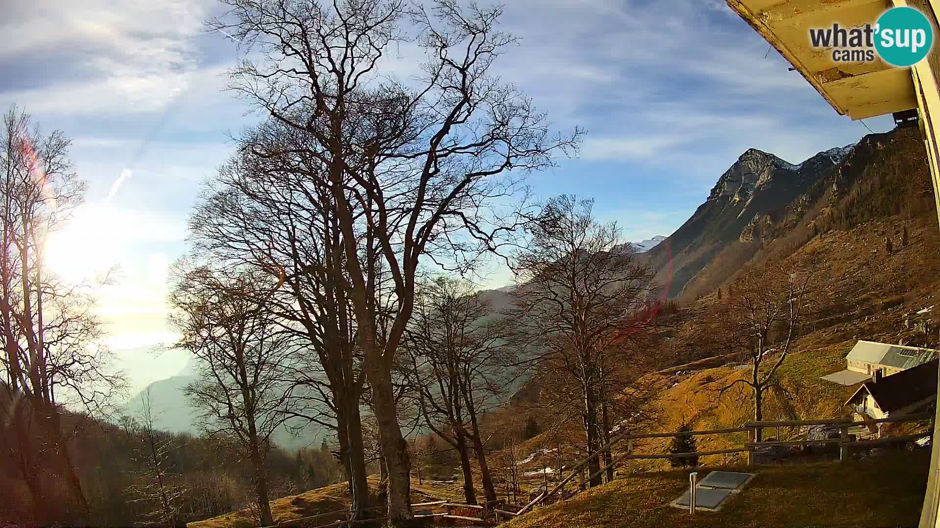 Planina Razor Bergütte Webcam (1315) | Blick auf Tolminski Migovec
