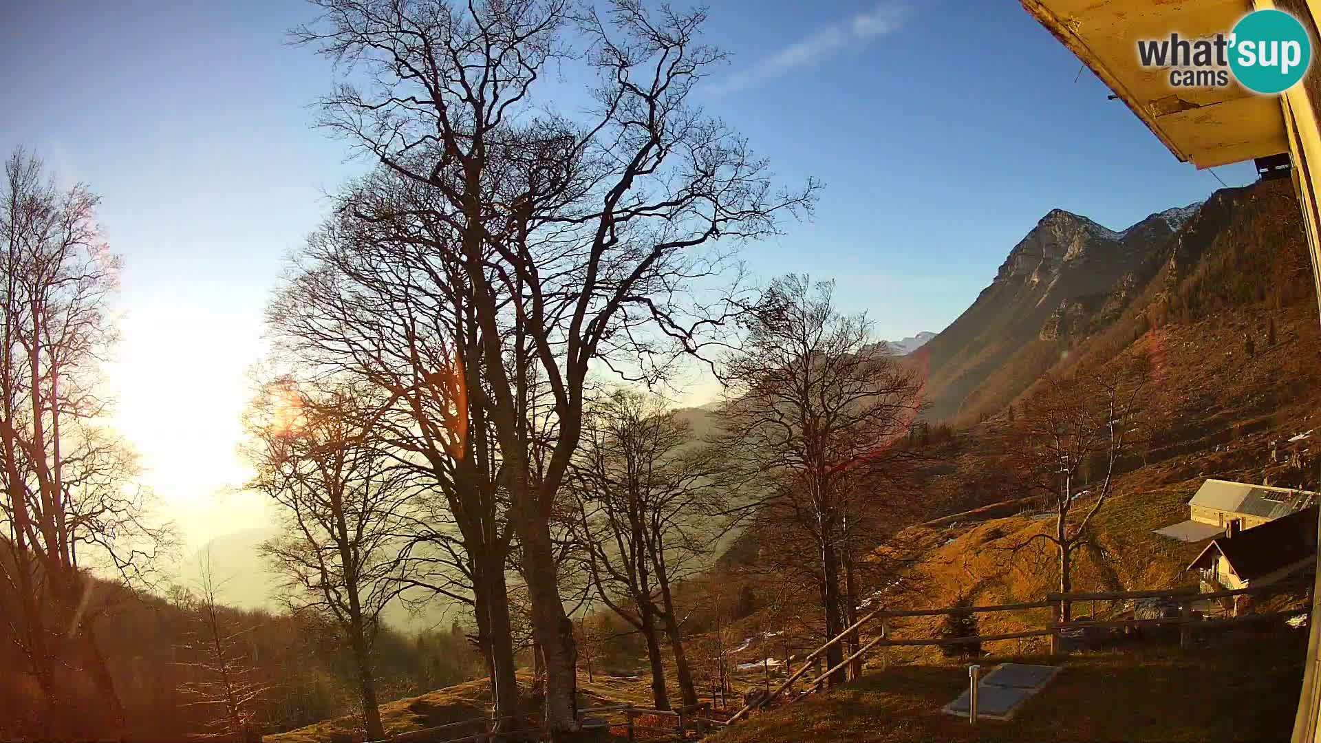 Planina Razor Bergütte Webcam (1315) | Blick auf Tolminski Migovec