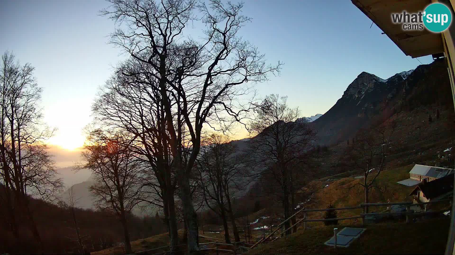 Planina Razor Bergütte Webcam (1315) | Blick auf Tolminski Migovec