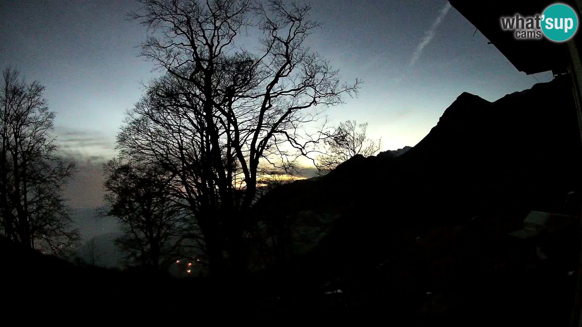 Planina Razor Bergütte Webcam (1315) | Blick auf Tolminski Migovec