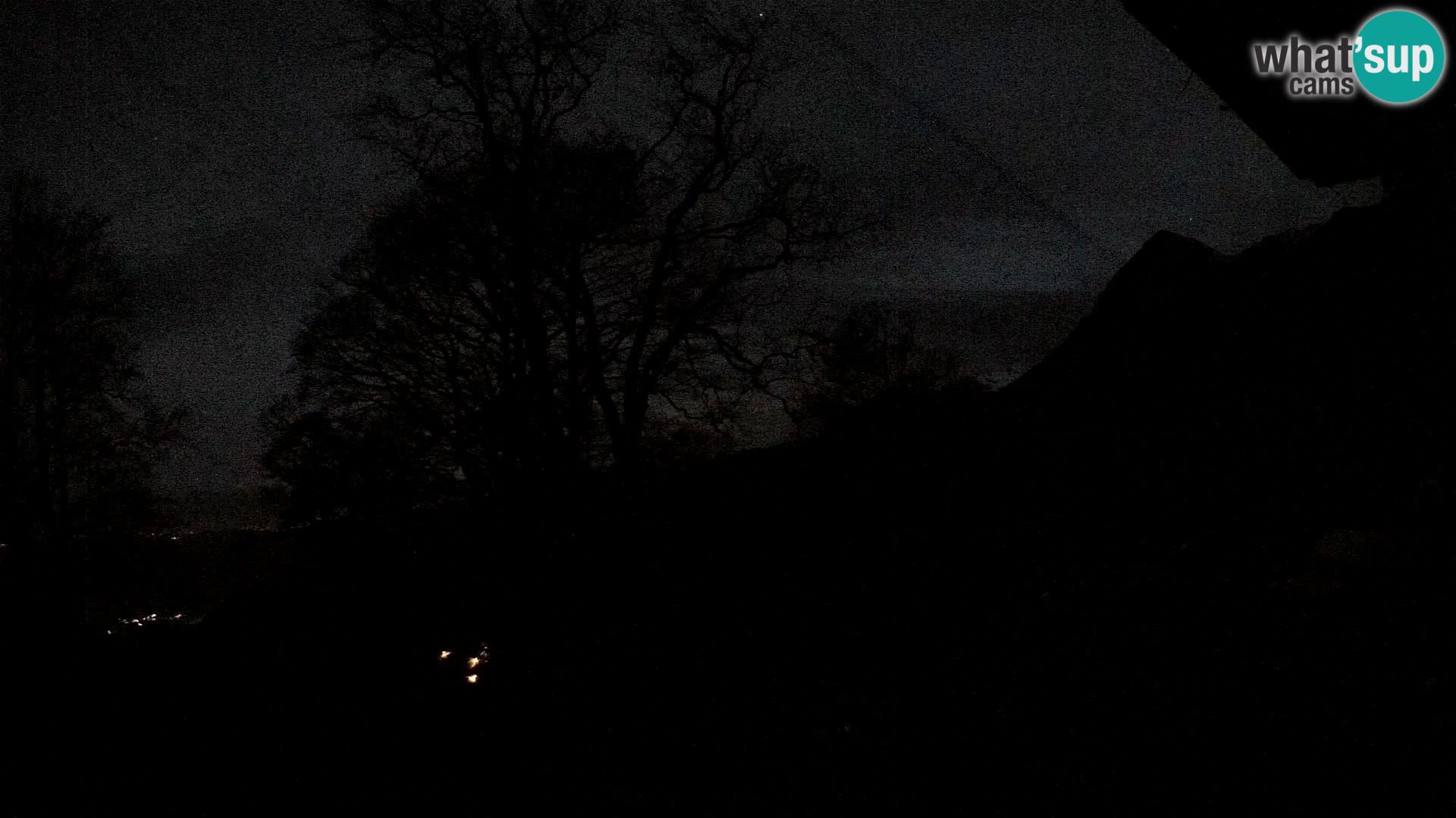 Cámara en vivo de la cabaña de montaña Planina Razor (1315) | vista hacia Tolminski Migovec