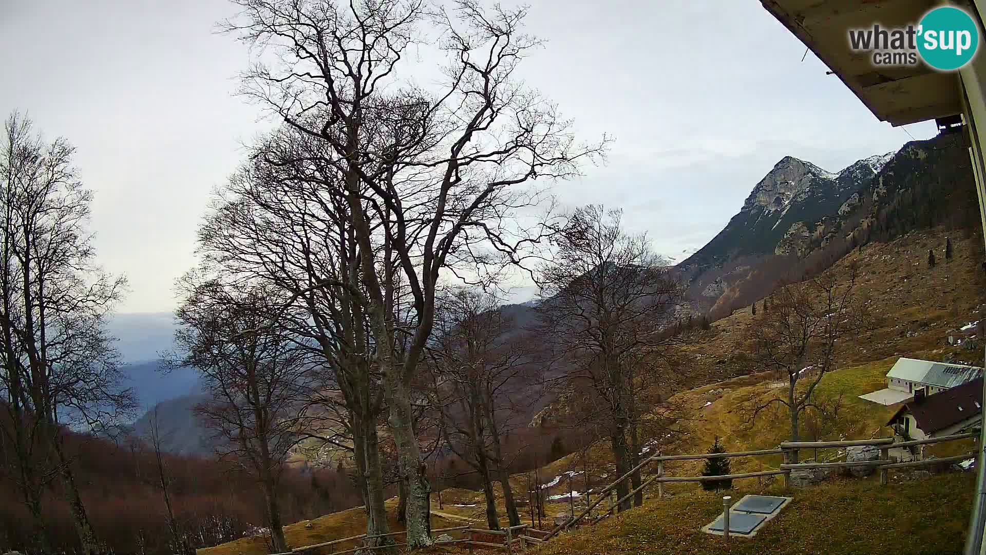 Refuge de la montagne Planina Razor caméra en direct (1315) | vue sur Tolminski Migovec